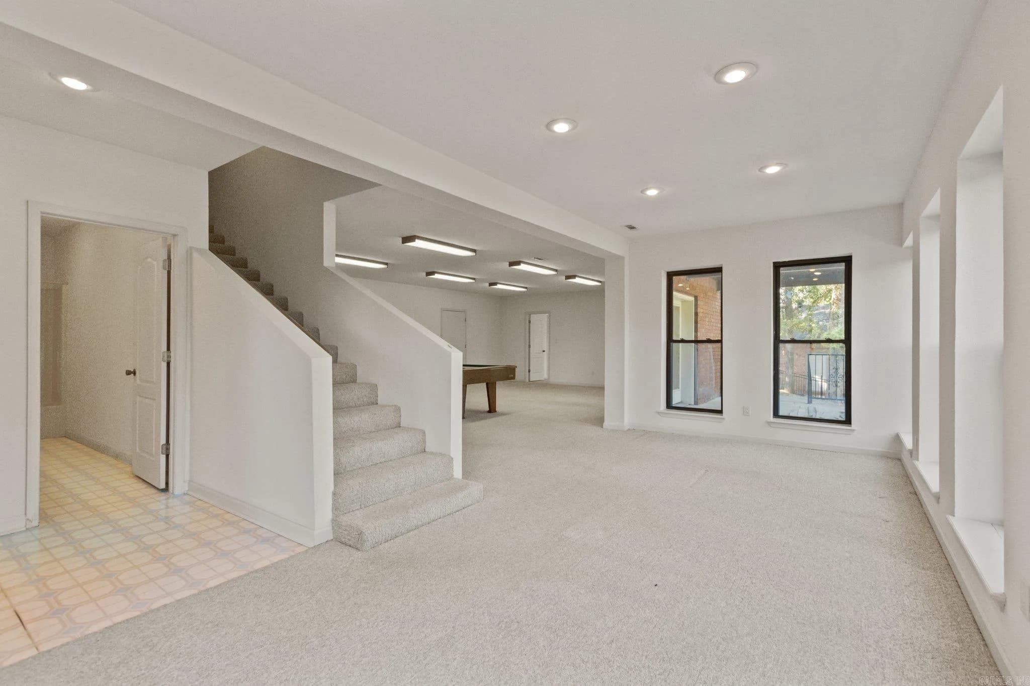 Property at 212  Summertime - Image 37