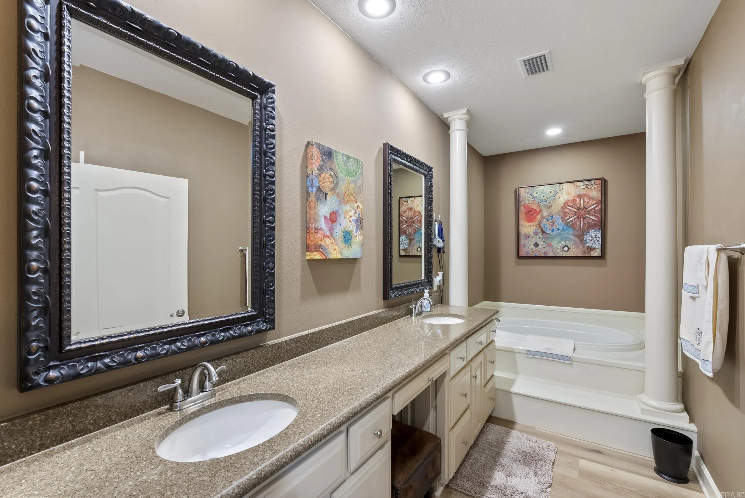 Property at 24 W Jericho - Image 17