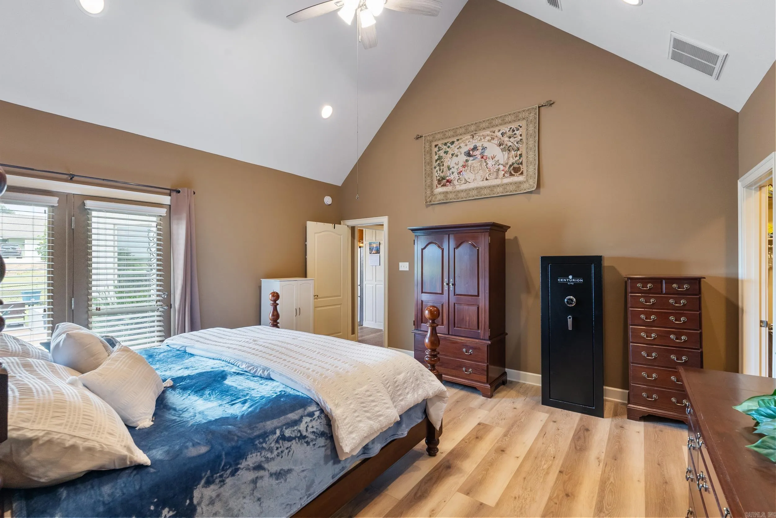 Property at 24 W Jericho - Image 16