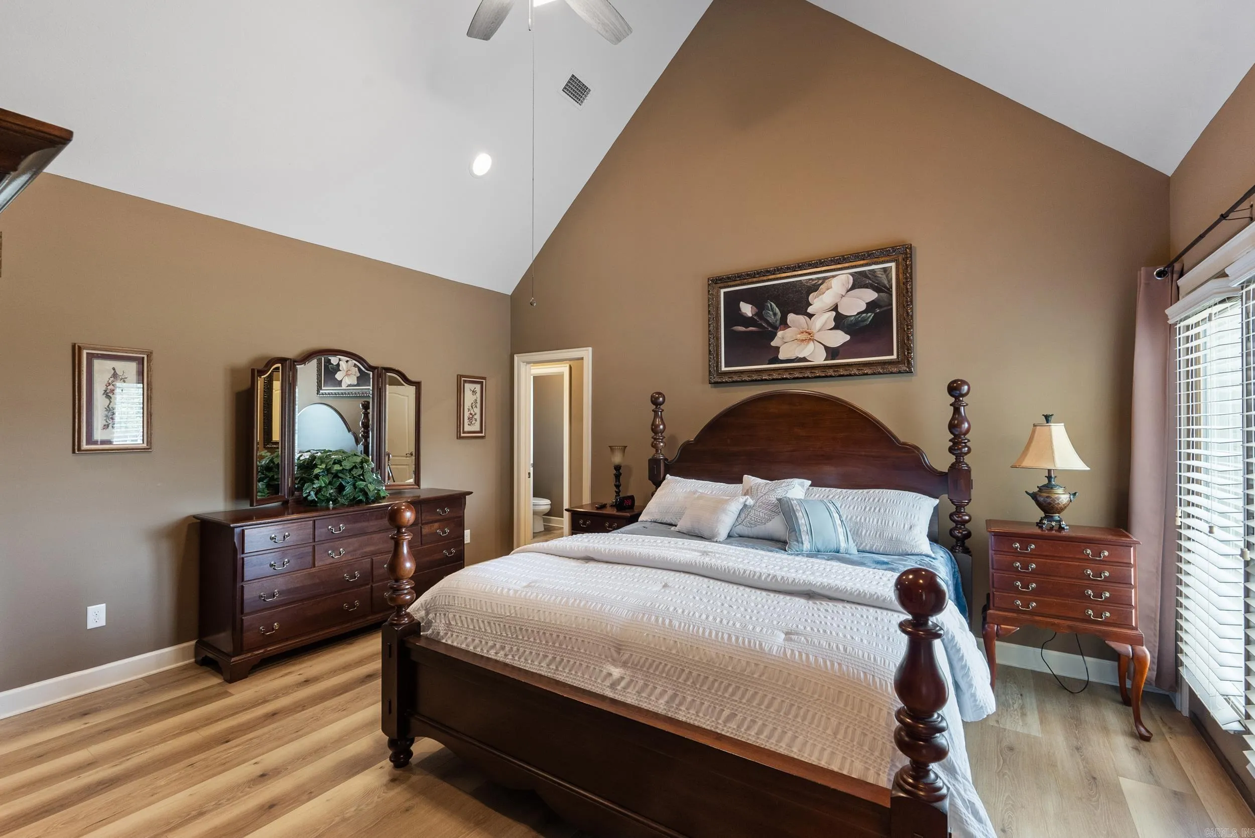Property at 24 W Jericho - Image 14