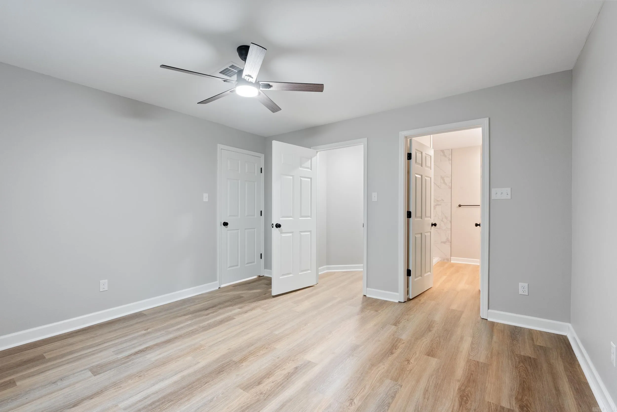 Property at 601 W Wiley - Image 11