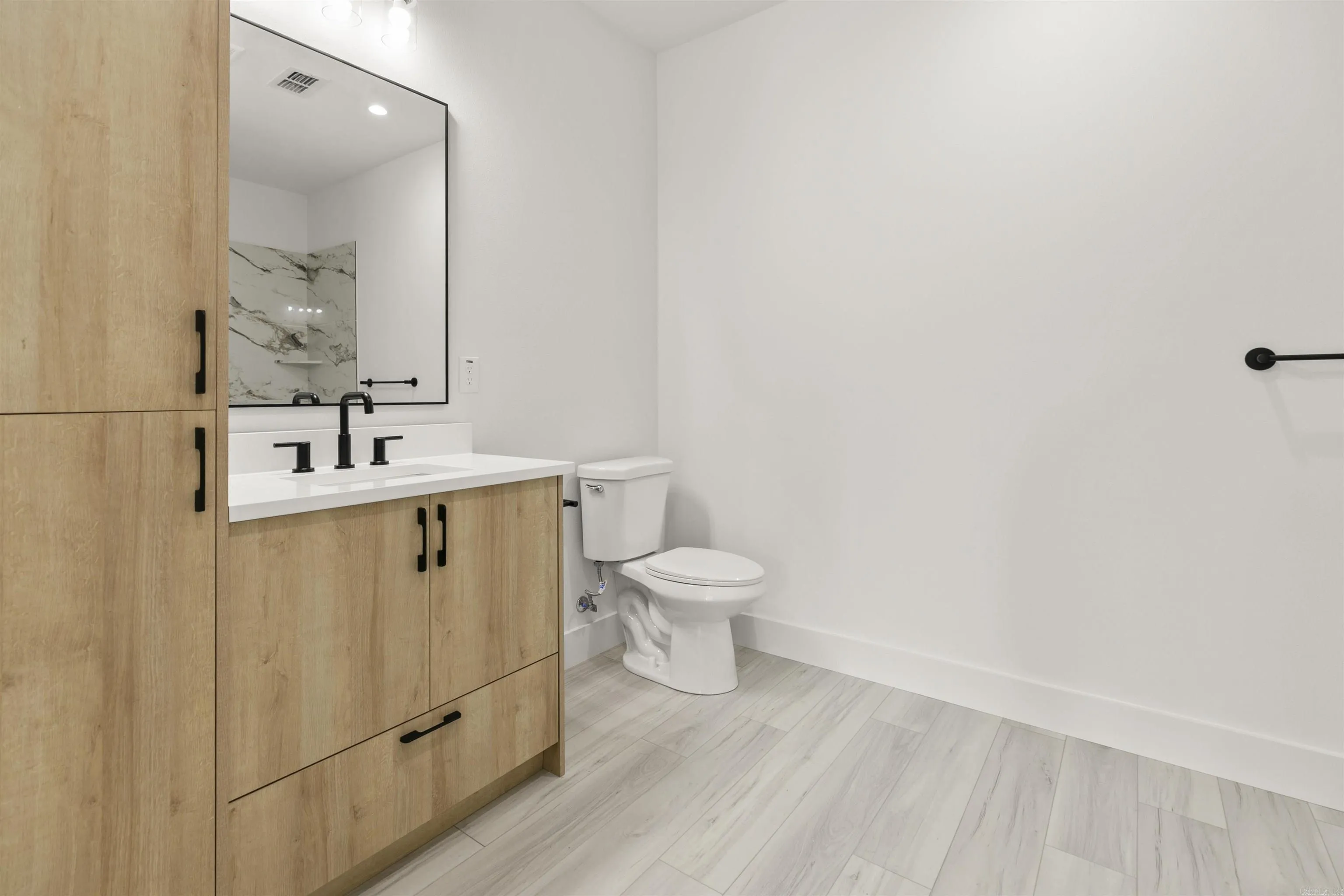 Property at 516 E 17th unit a - Image 11