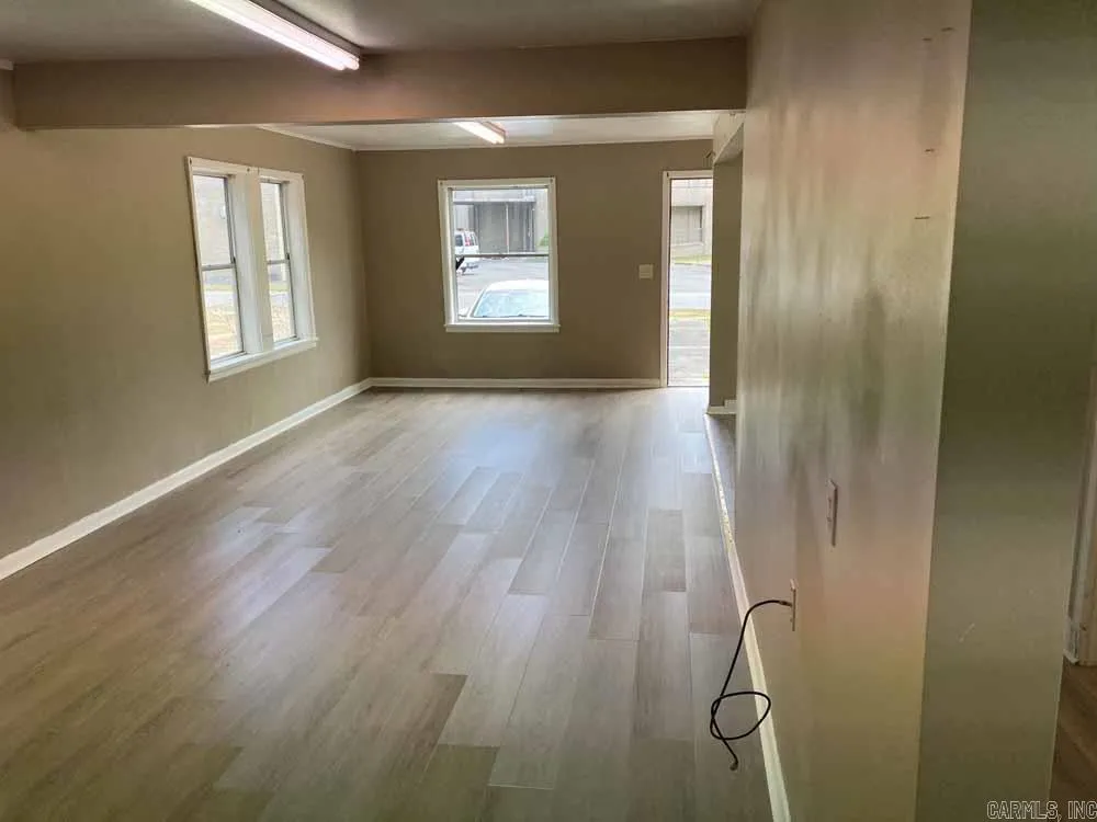 Property at 404 E Highland - Image 23