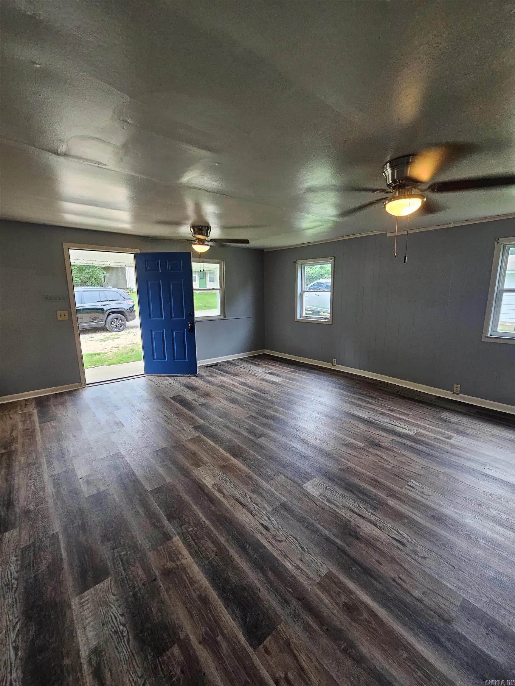 Property at 907  Denver - Image 9