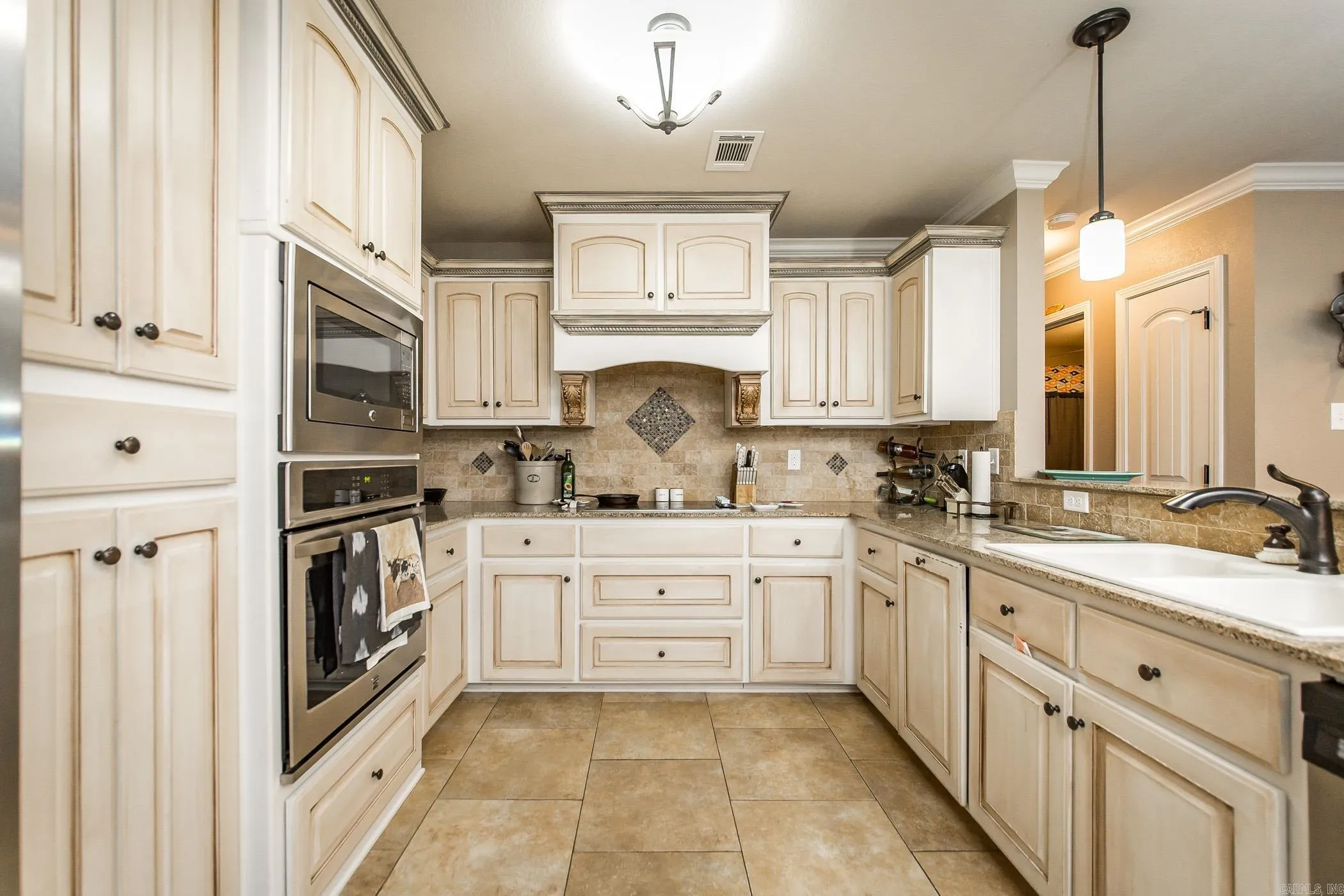 Property at 10  Magnolia - Image 8