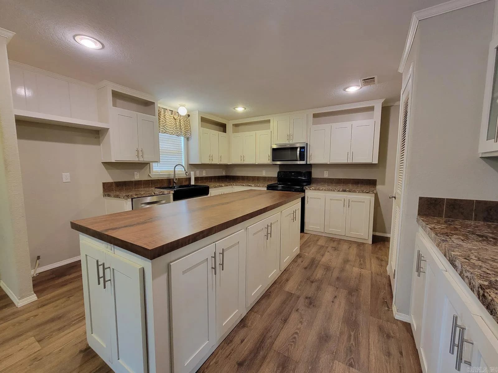 Property at 111  Taylor - Image 5