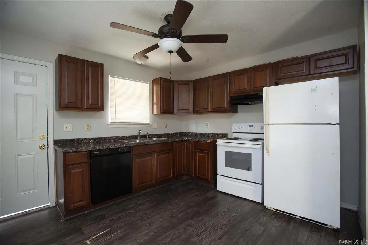 Property at 11711  Springtree - Image 4
