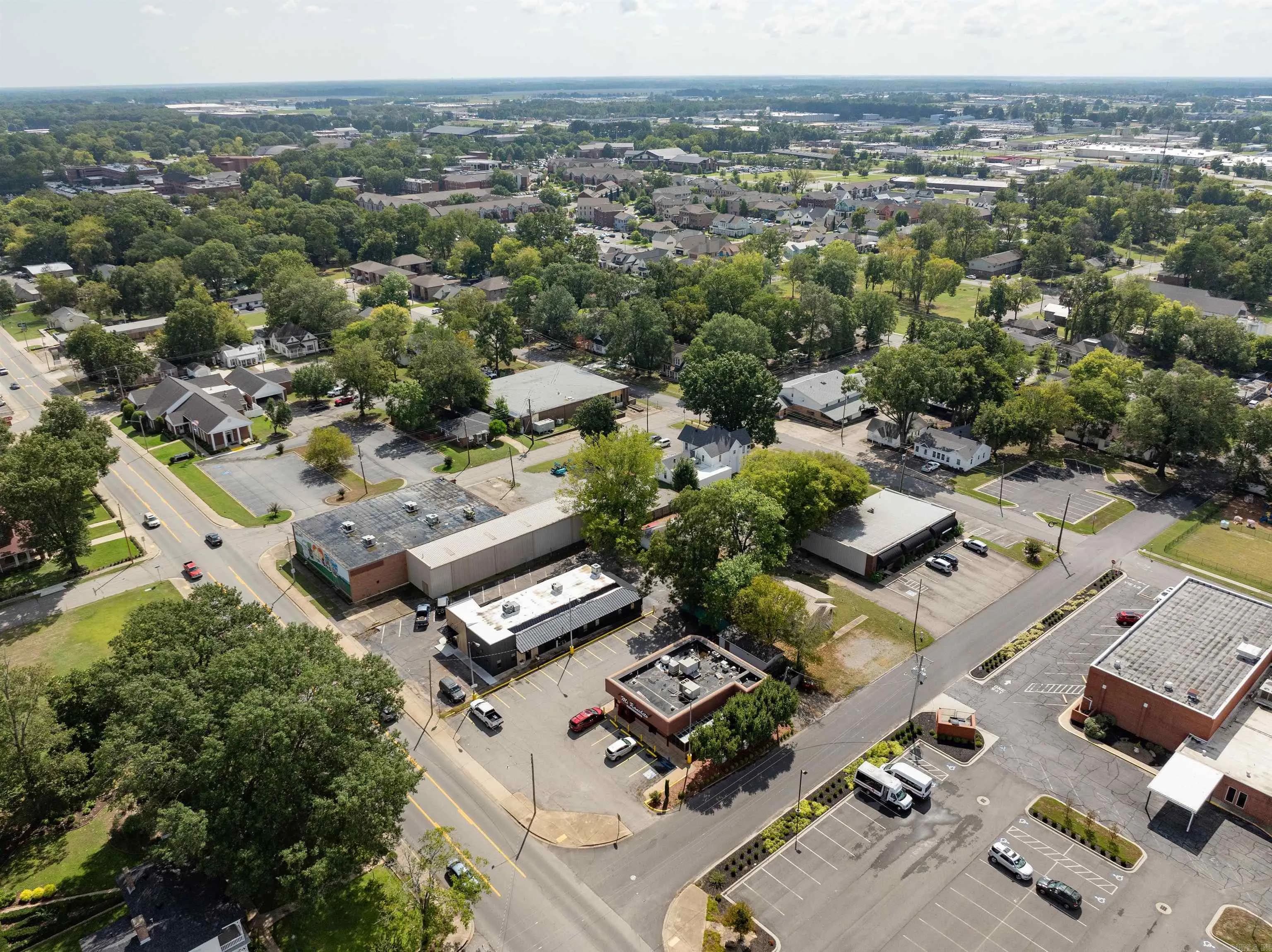 Property at 301 E Race - Image 20