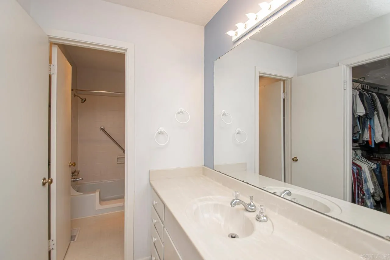 Property at 8011  Harmon - Image 17