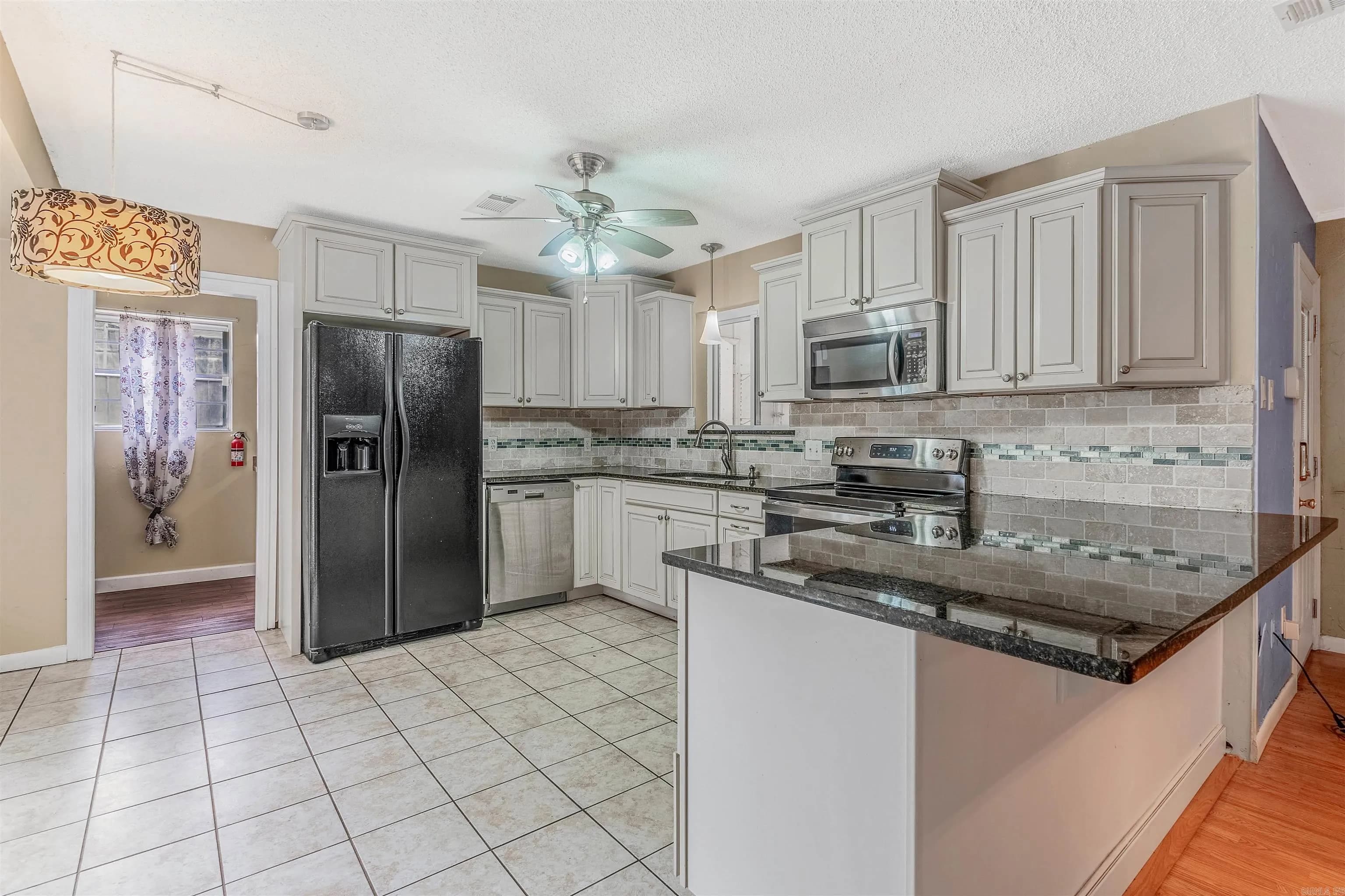 Property at 1217  Oakhurst - Image 11