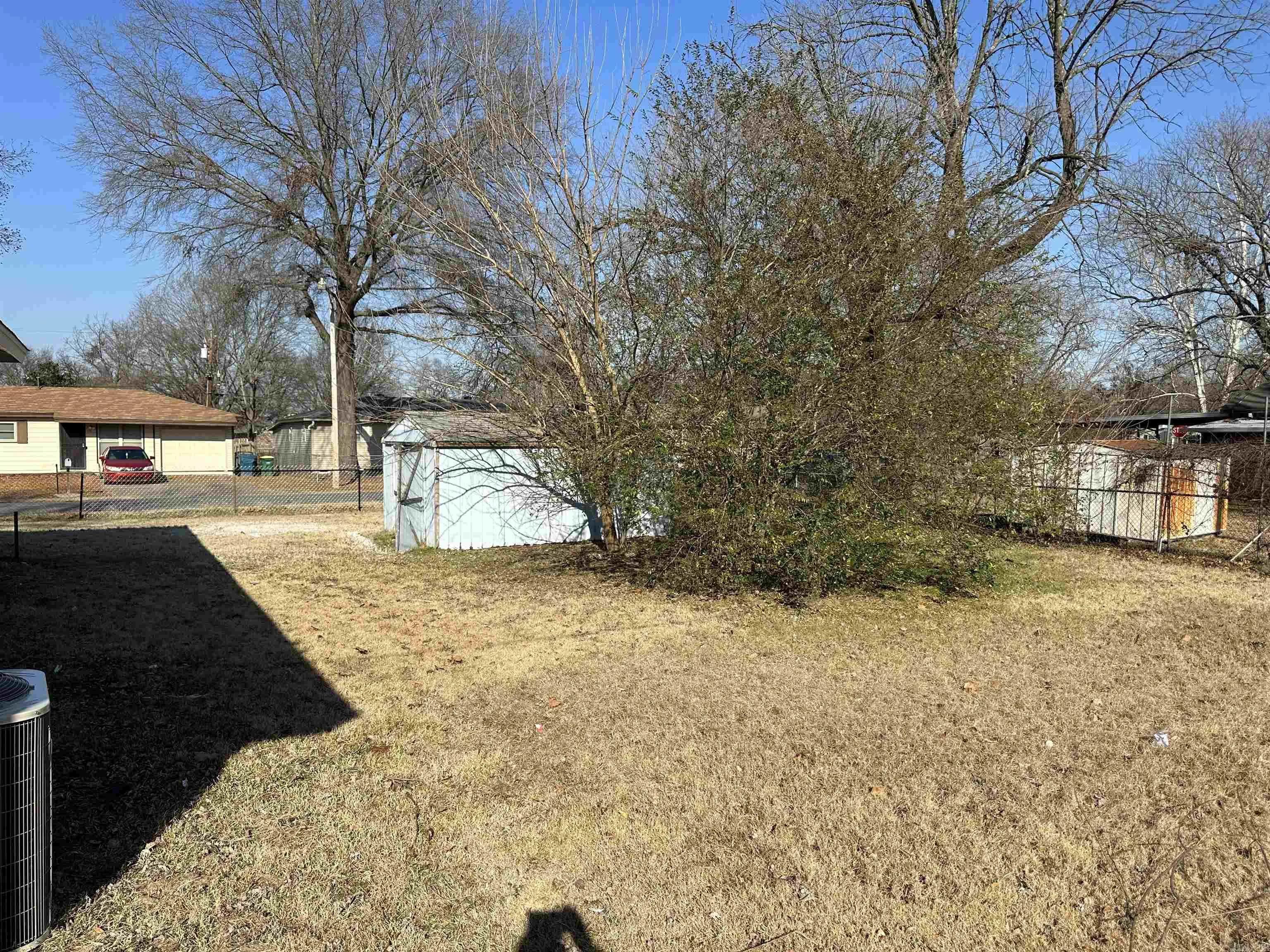 Property at 2901  Bermuda - Image 18