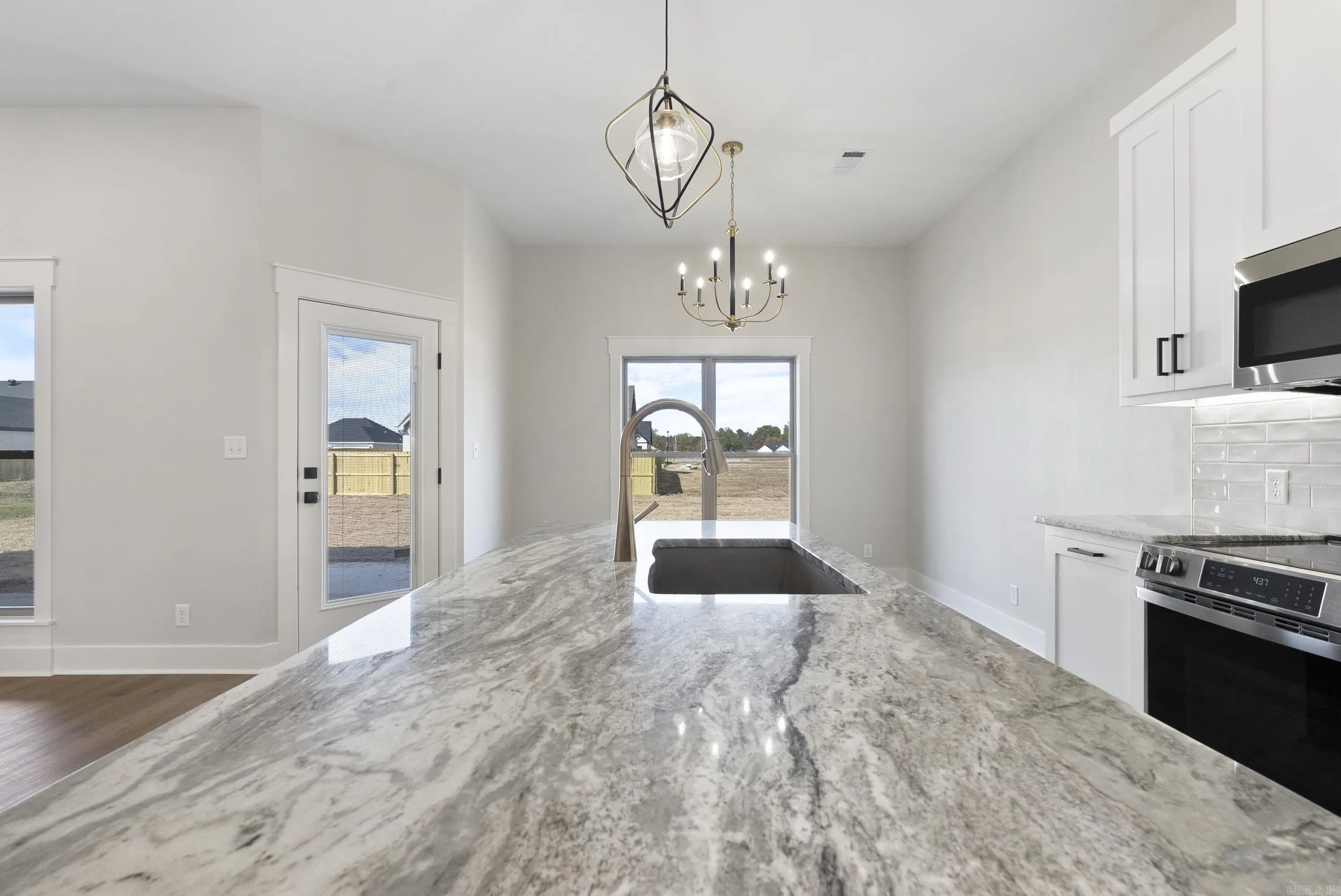 Property at 25  Dandelion - Image 13