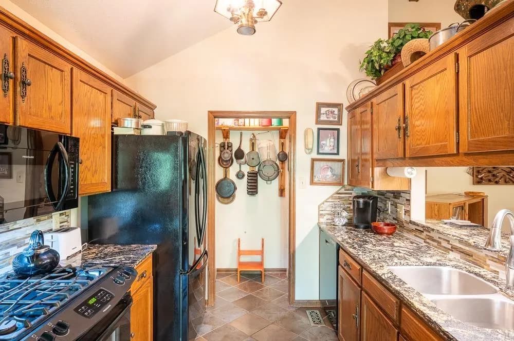 Property at 2  Woodlore - Image 14