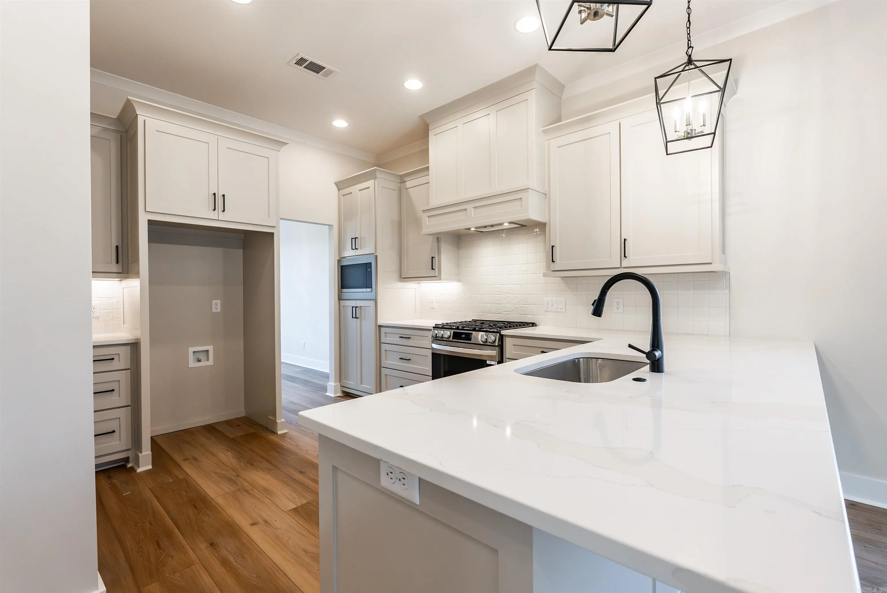 Property at 306  Edgewood - Image 9