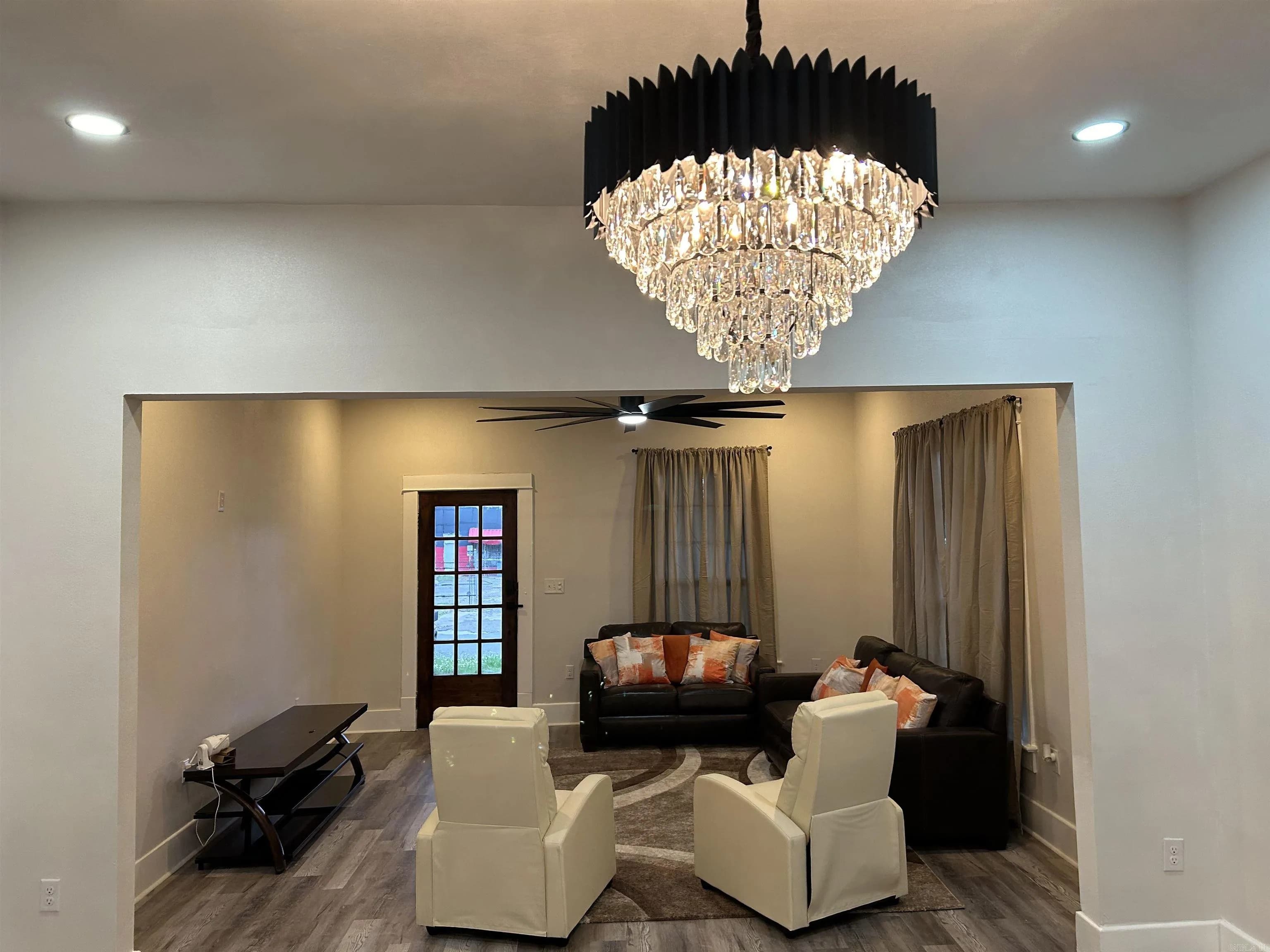 Property at 1000 W 12th - Image 3