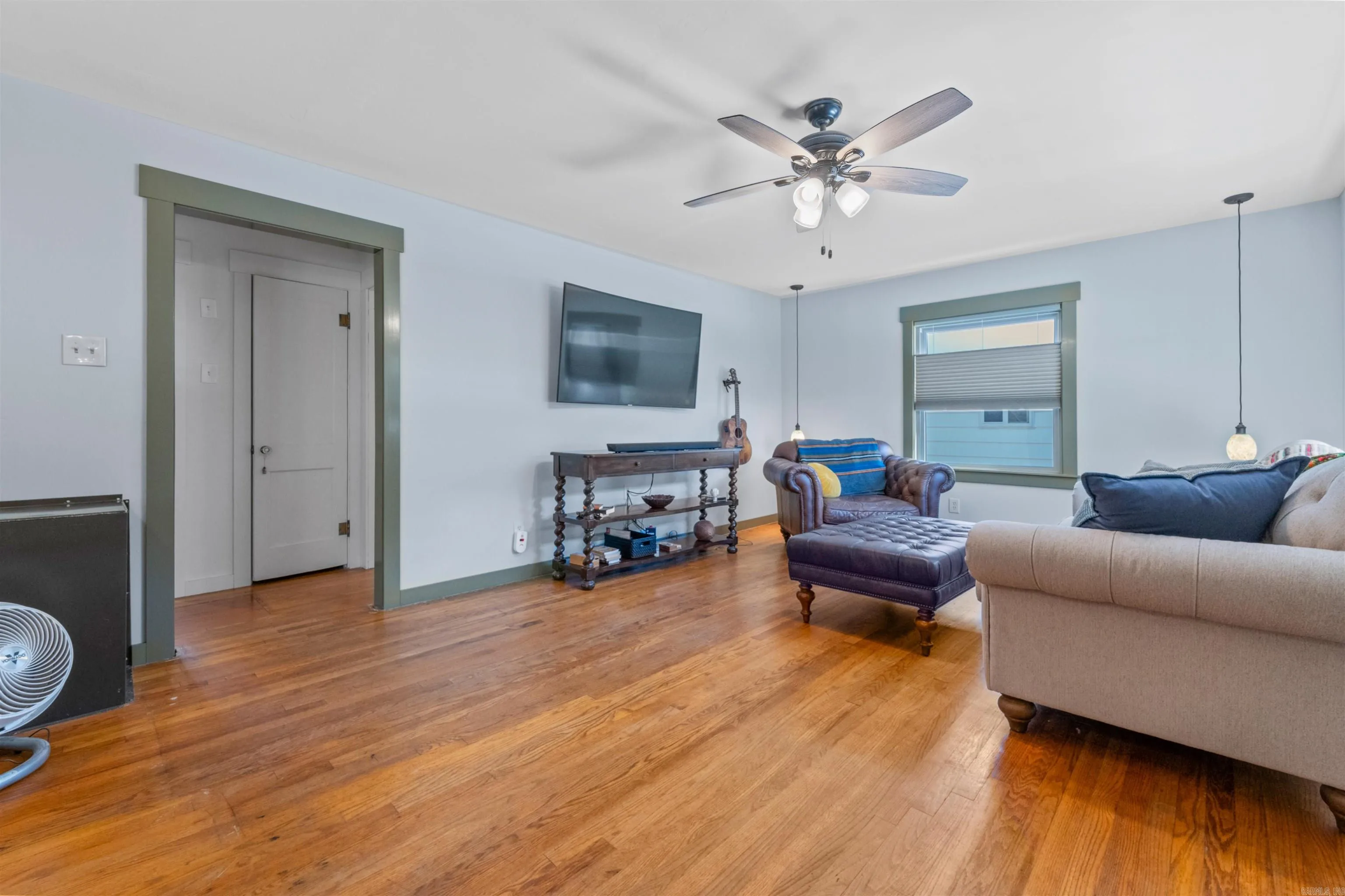 Property at 305 E Scenic - Image 2