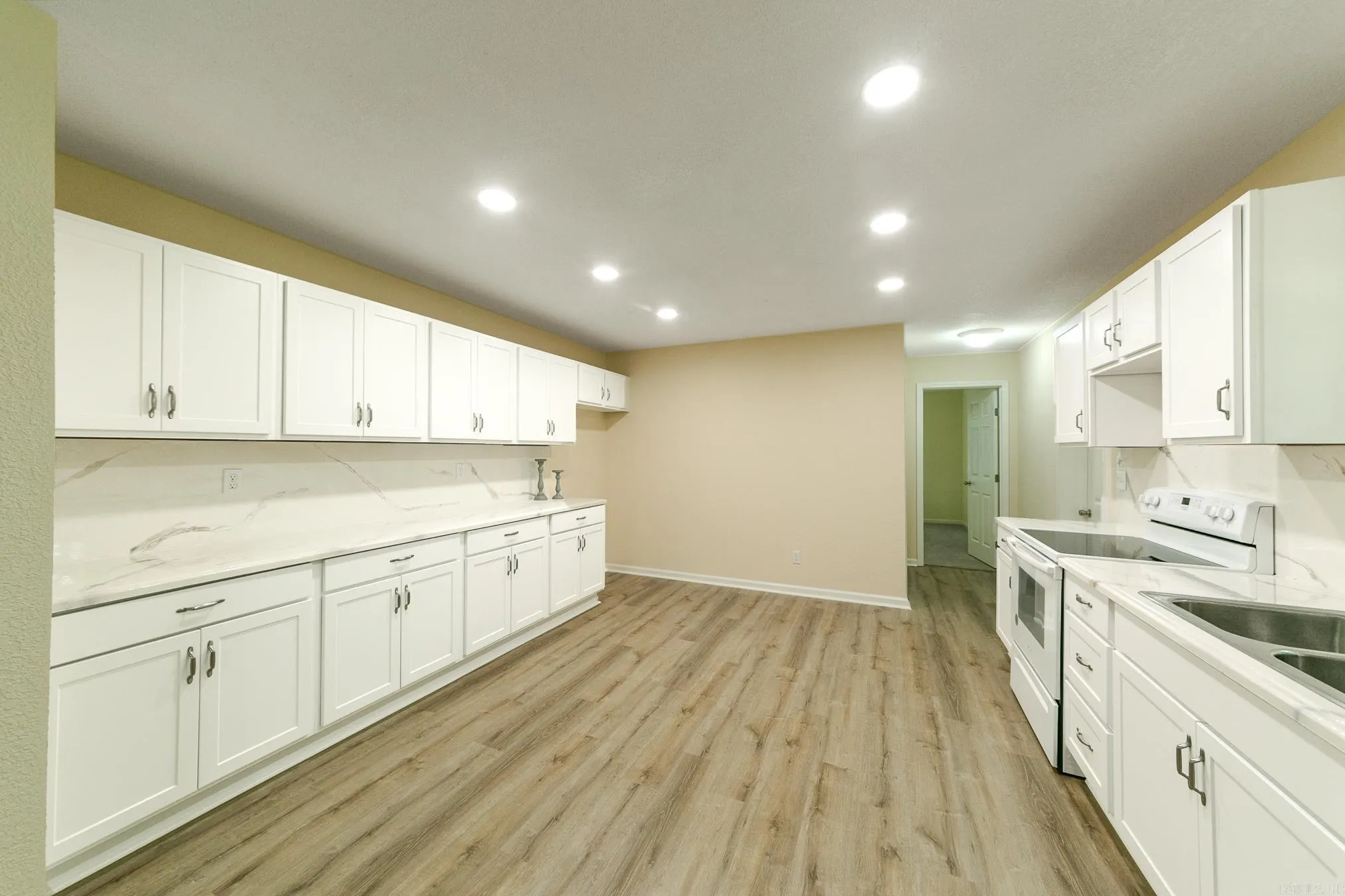 Property at 1032  Webber - Image 38