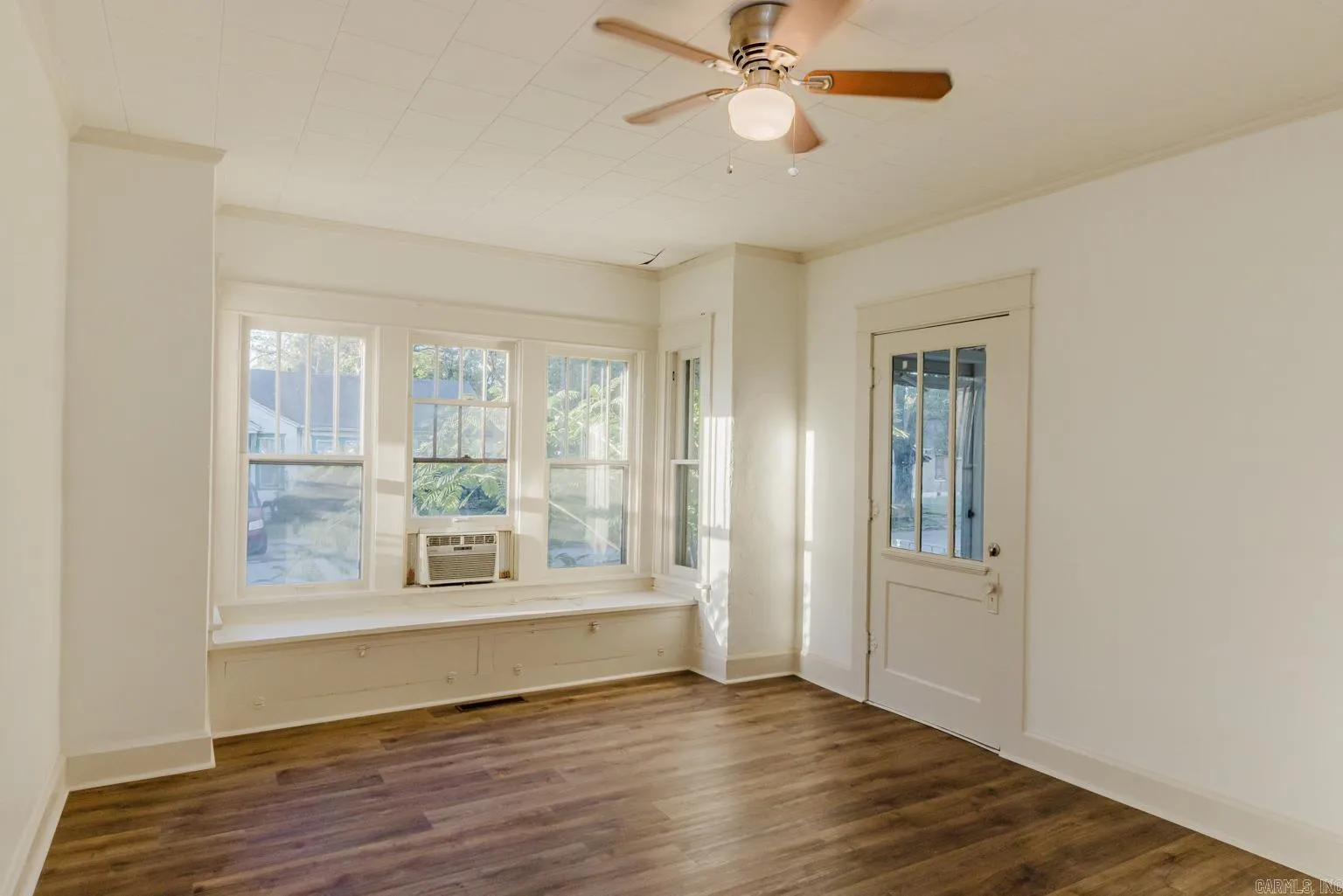 Property at 512  Anna - Image 12