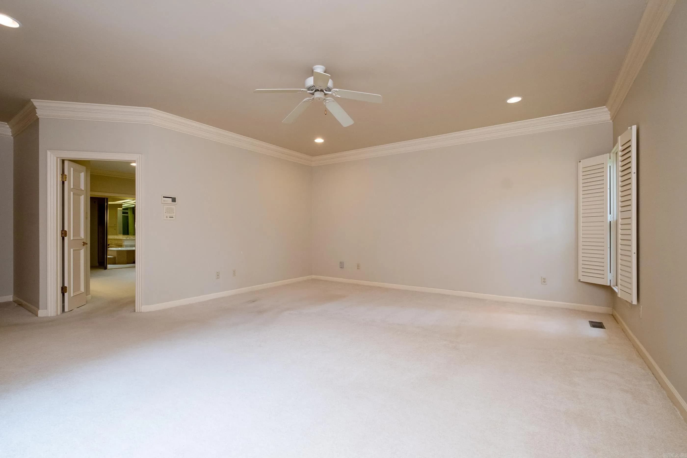 Property at 100  Hickory creek - Image 12