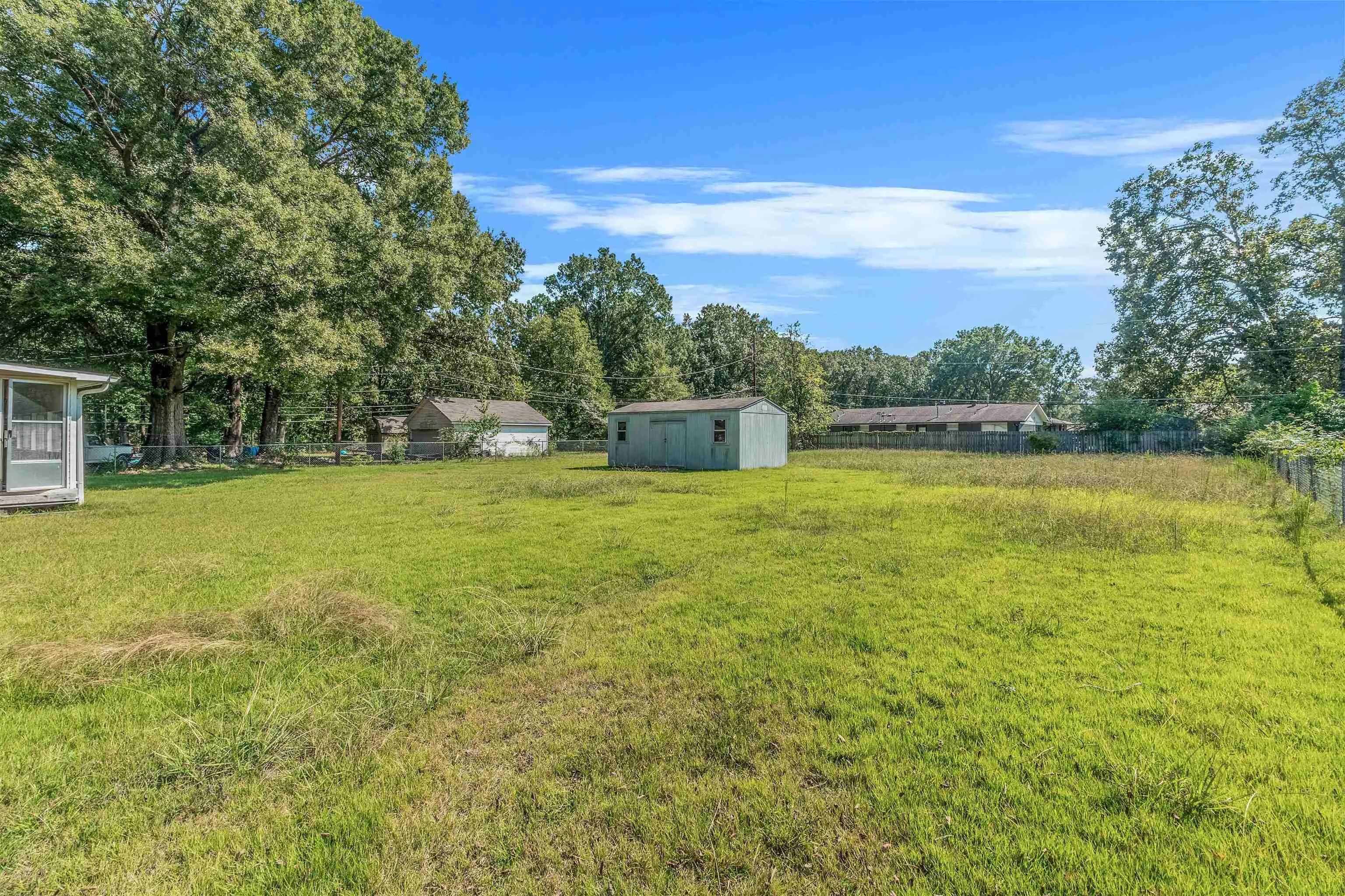 Property at 209  Indianhead - Image 12
