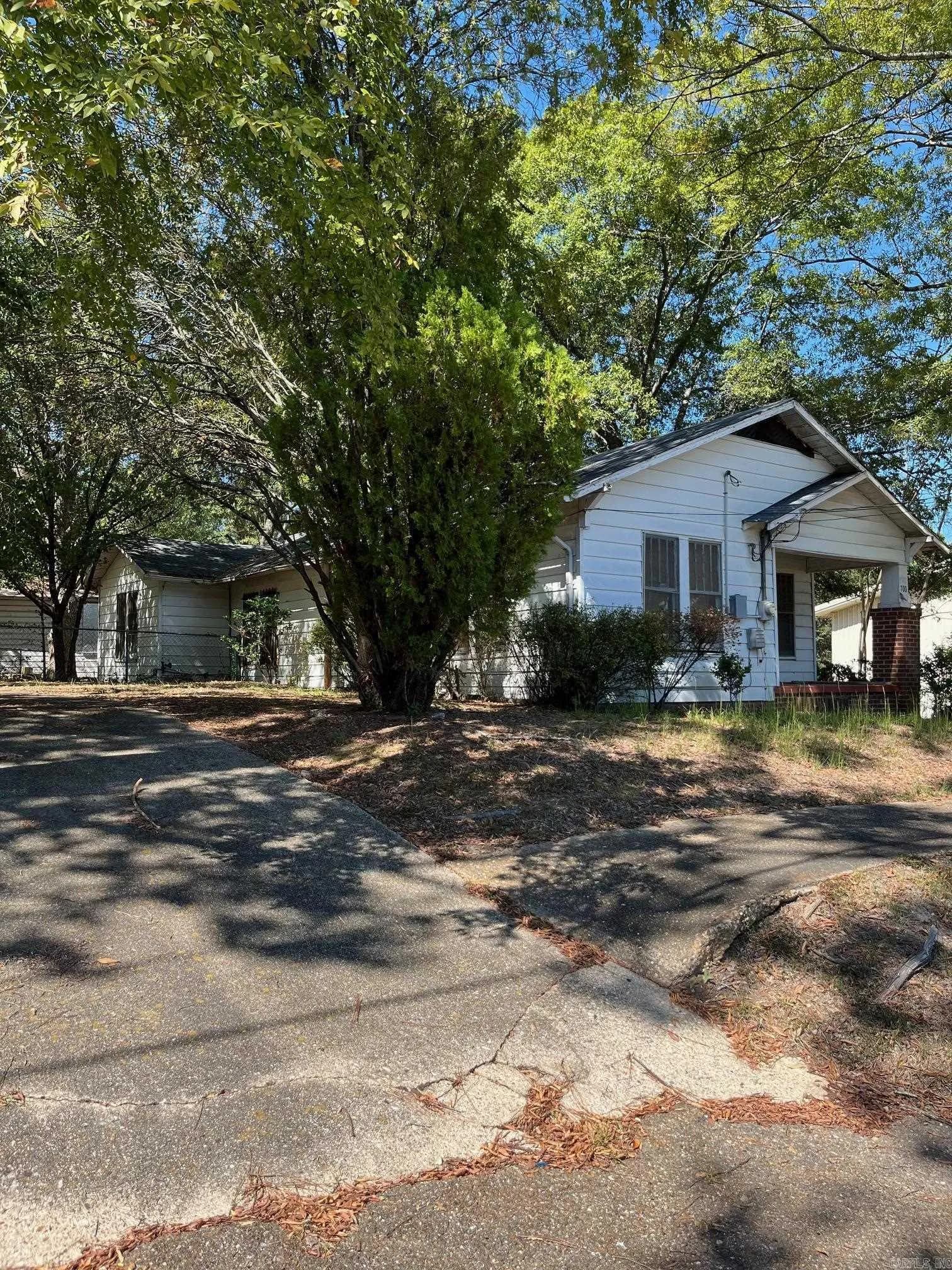 Property at 700  Hawthorne - Image 3
