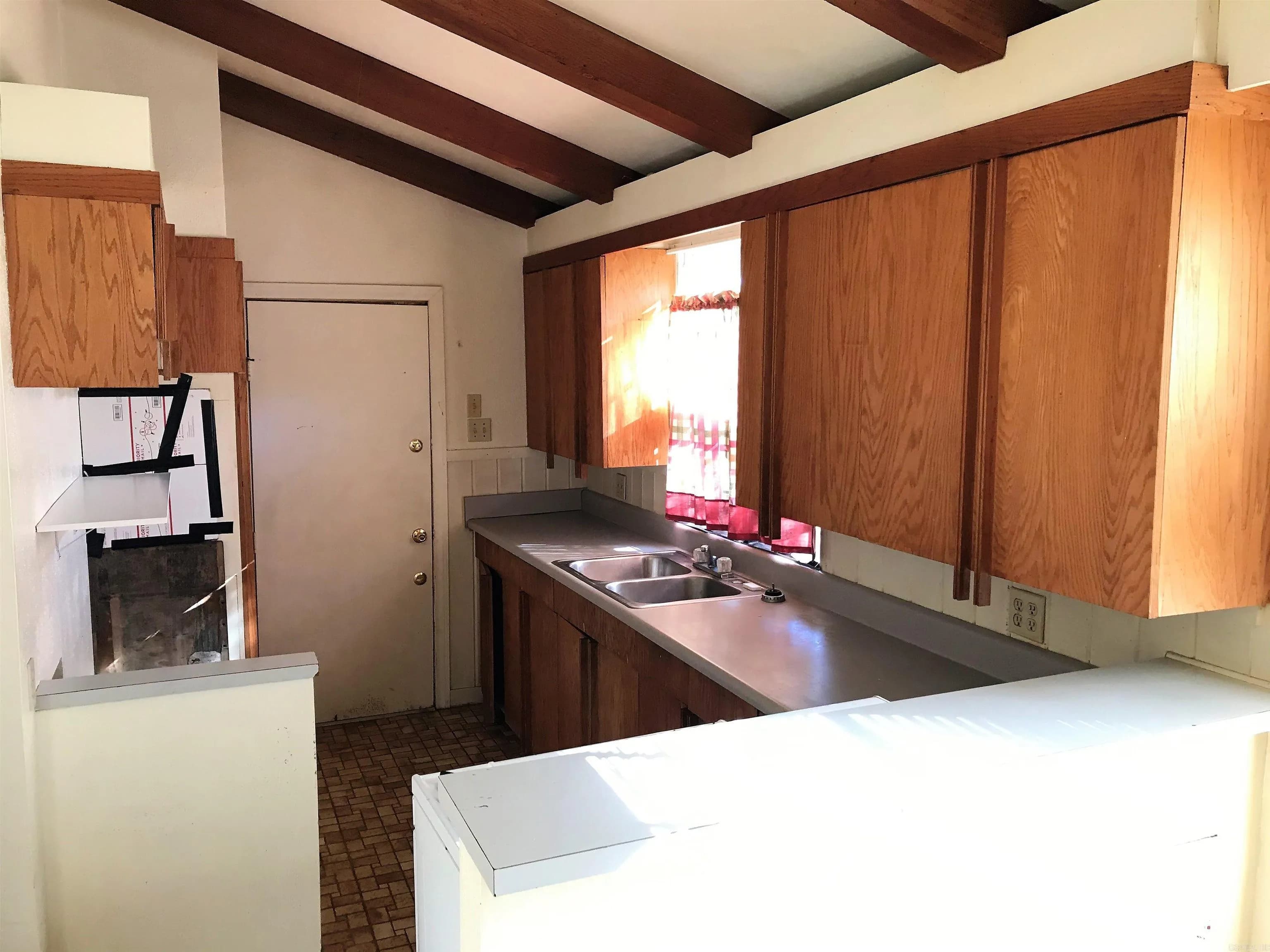 Property at 2605 S Tyler - Image 4