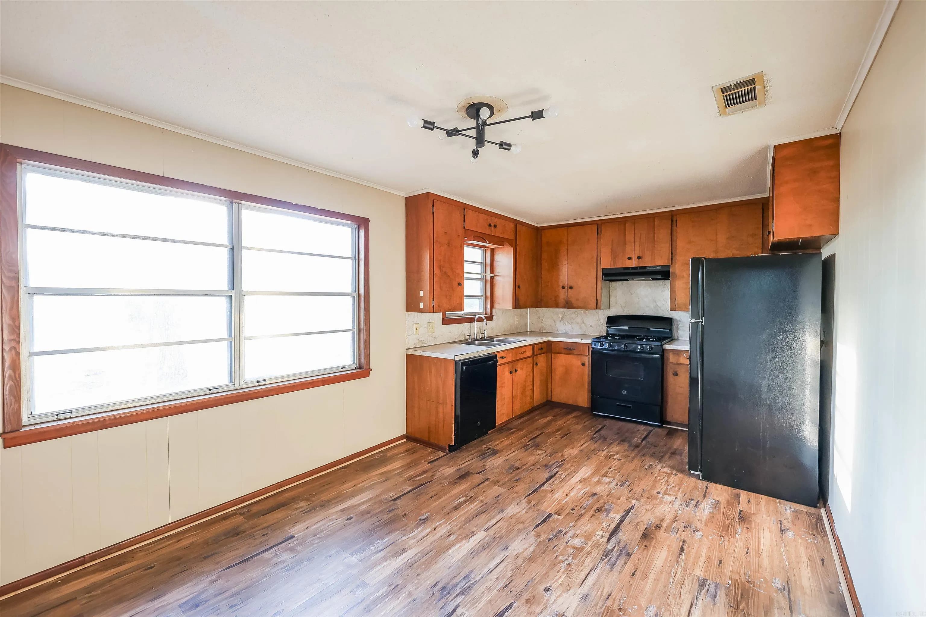 Property at 635 S 2nd st - Image 2