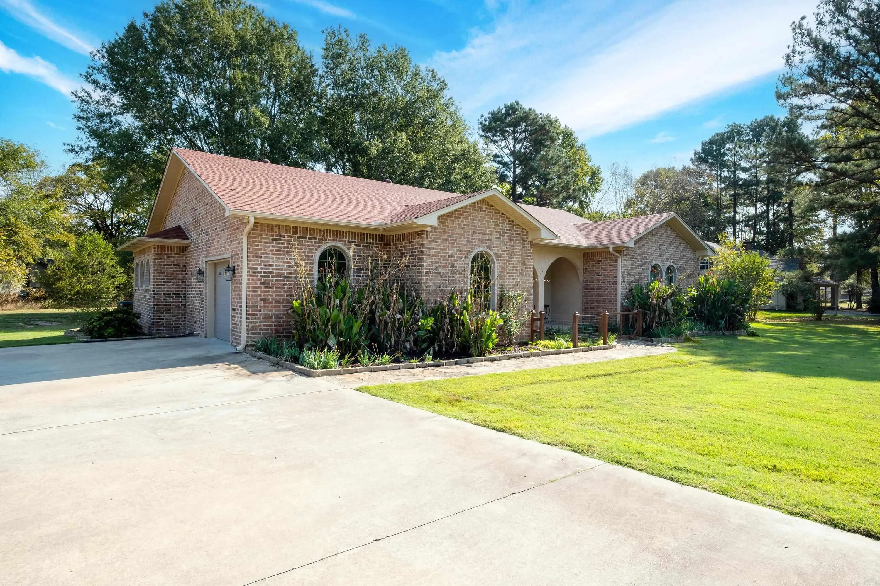 Property at 18714  Johns - Image 3