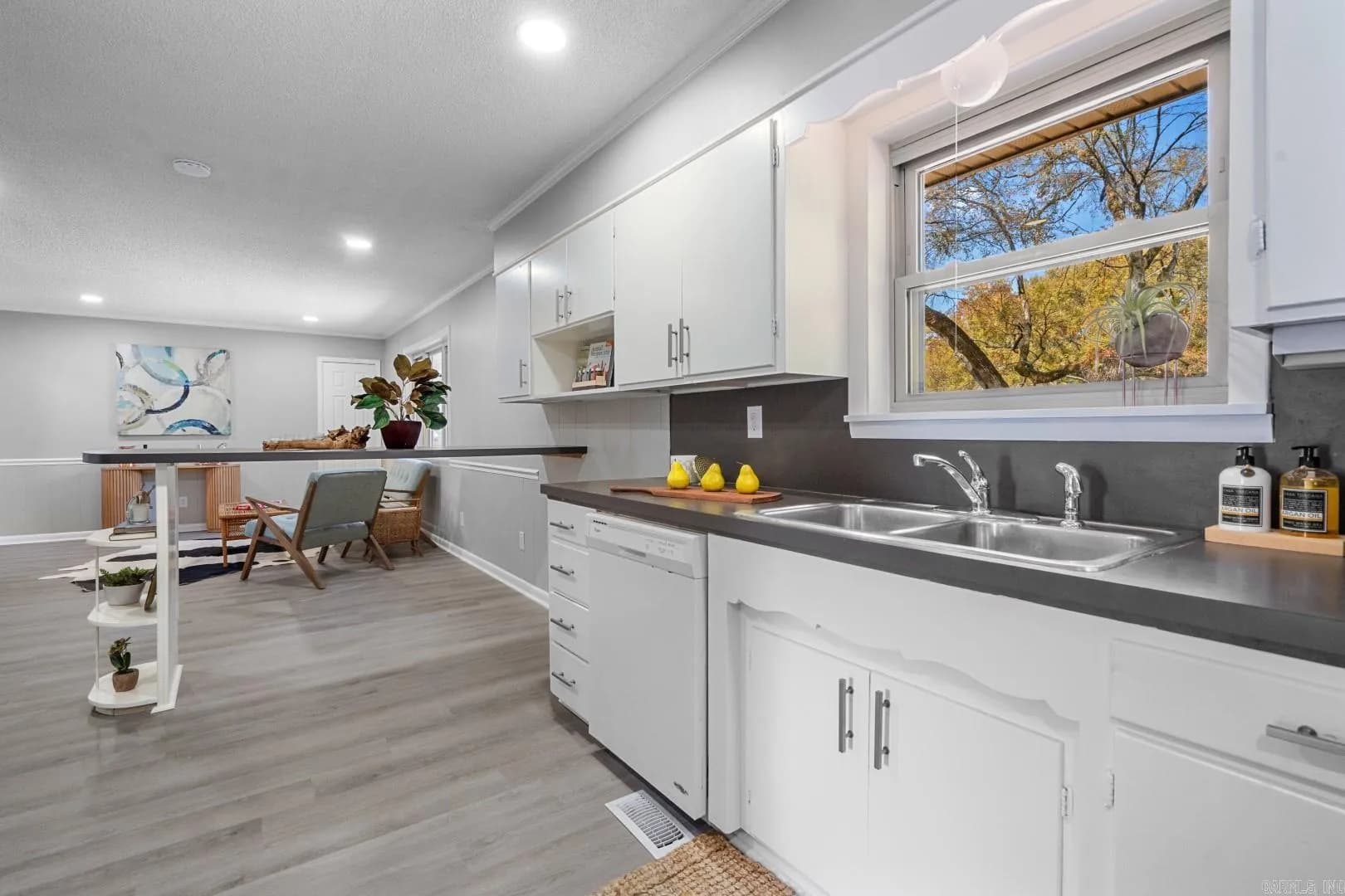 Property at 235  Echo point - Image 17