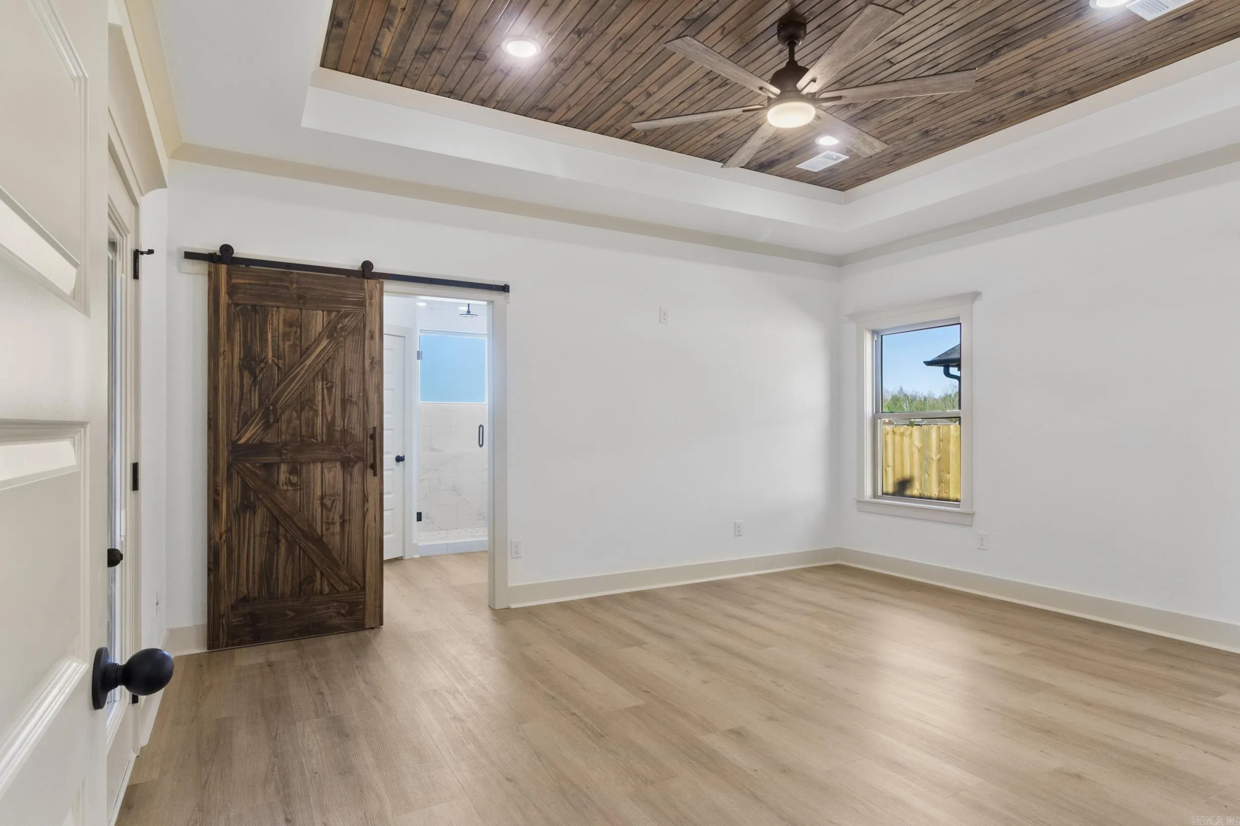 Property at 2327  Lakewood - Image 26