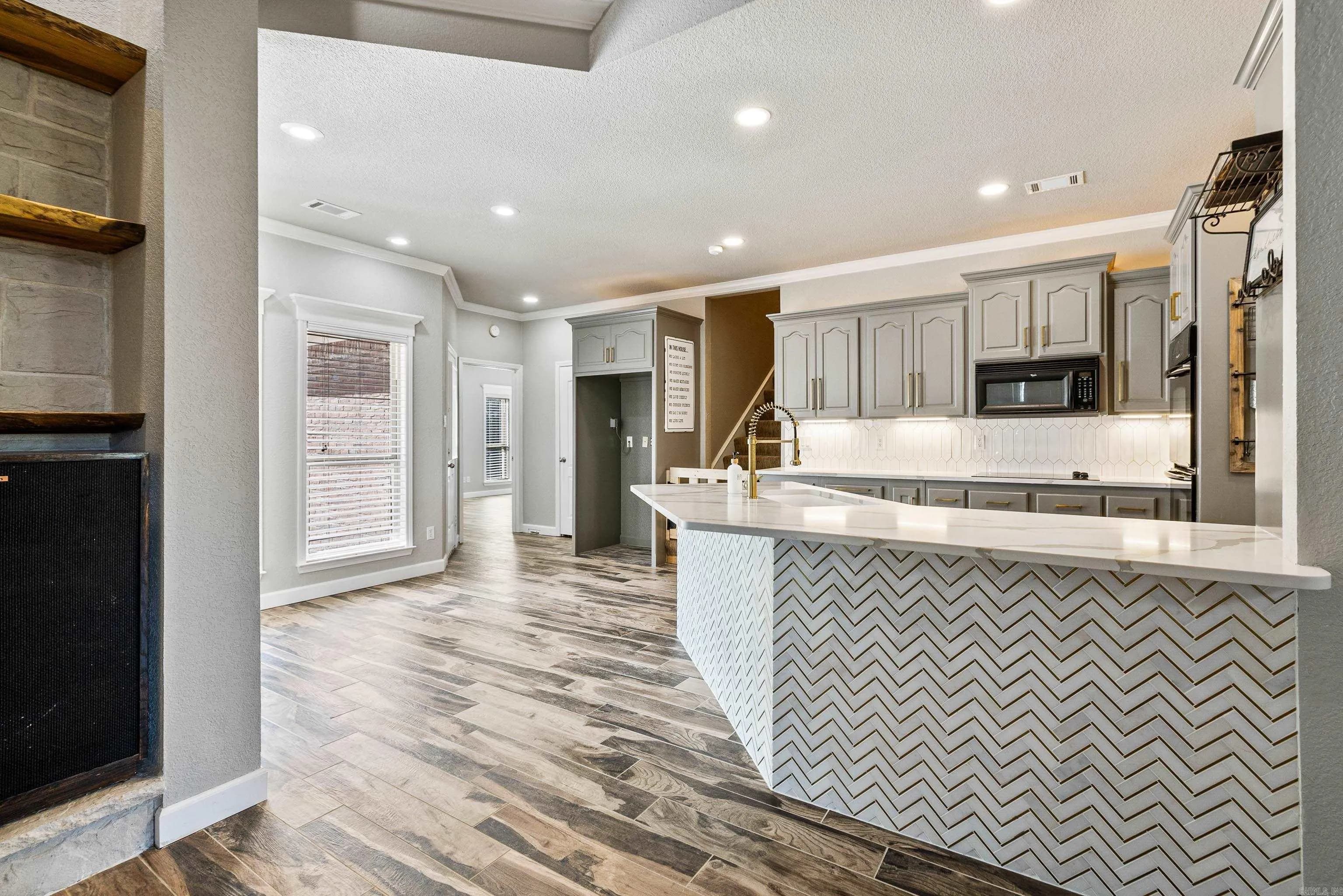 Property at 475  Stoneridge - Image 12