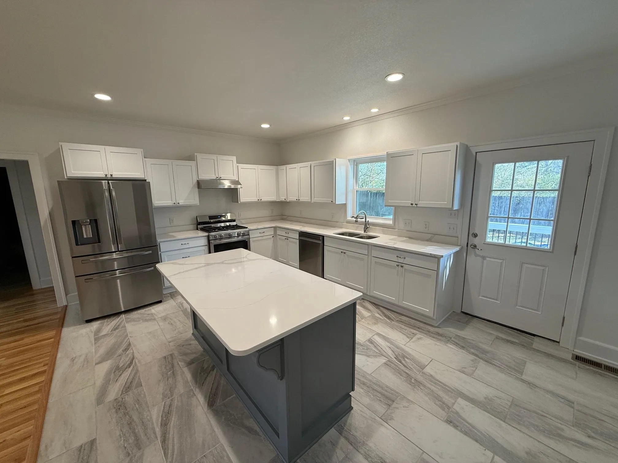 Property at 102  Brantley - Image 6