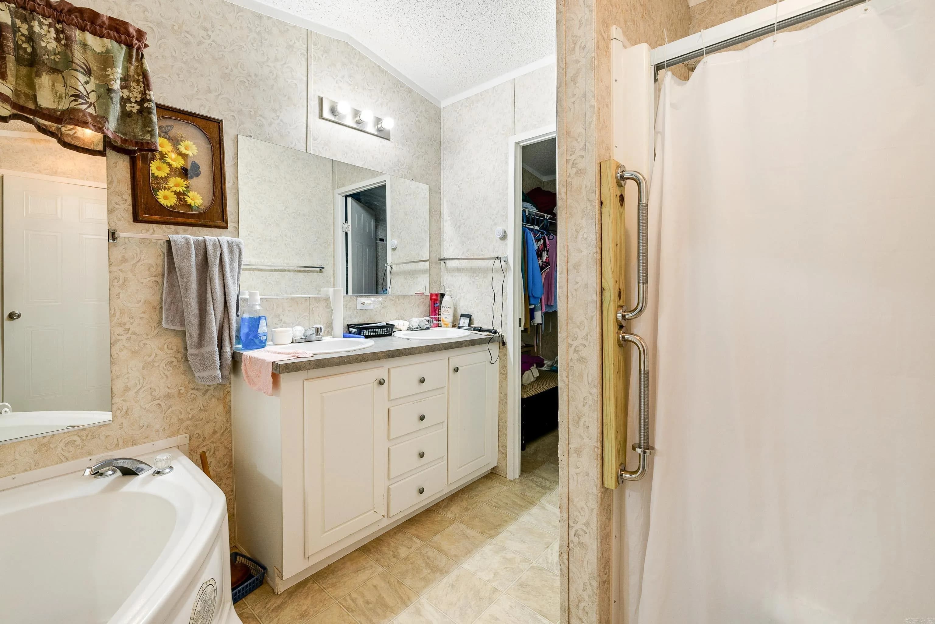 Property at 1376  Buck - Image 15