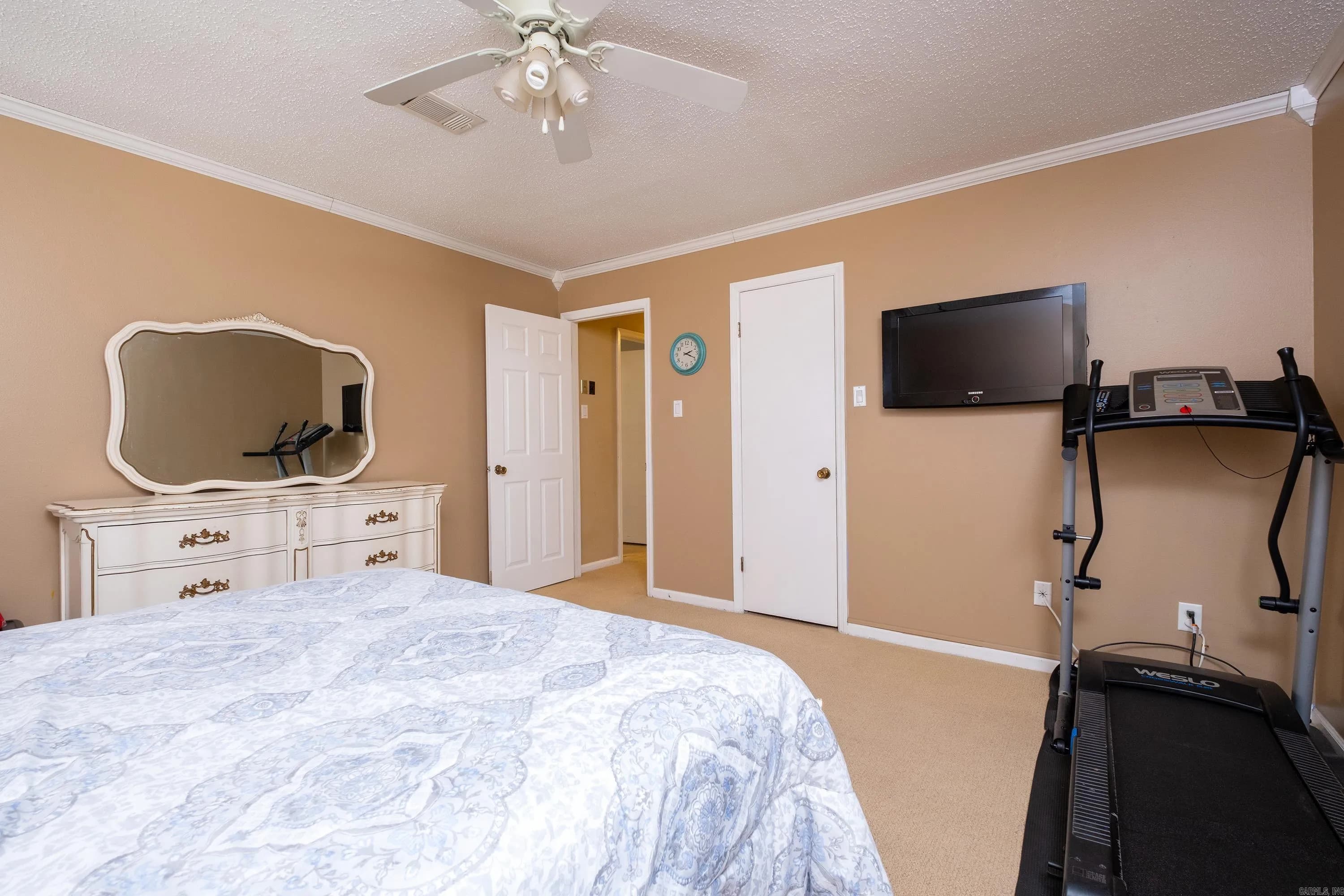 Property at 700 N Shackleford - Image 31