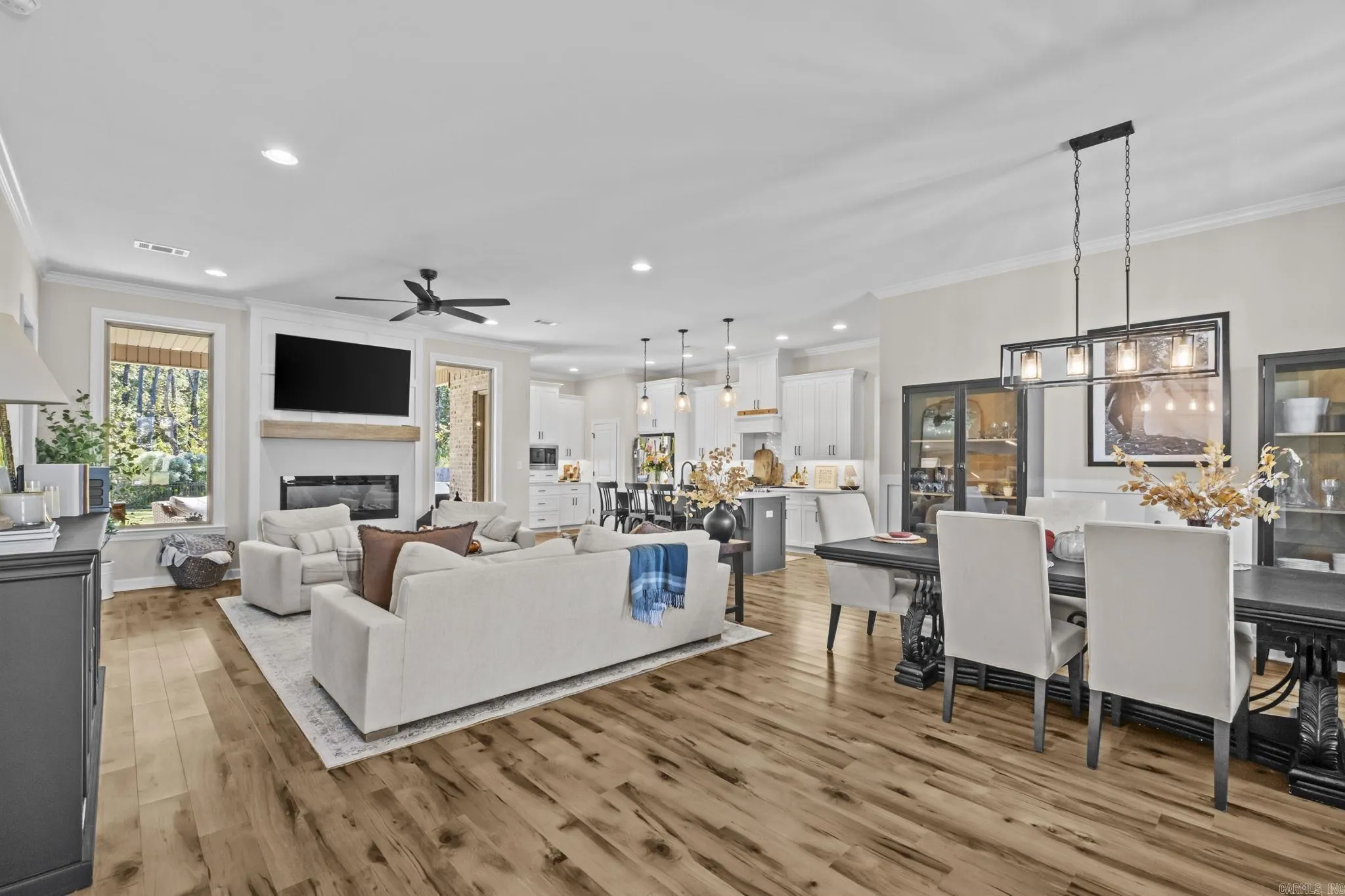 Property at 852  Oak forest - Image 4