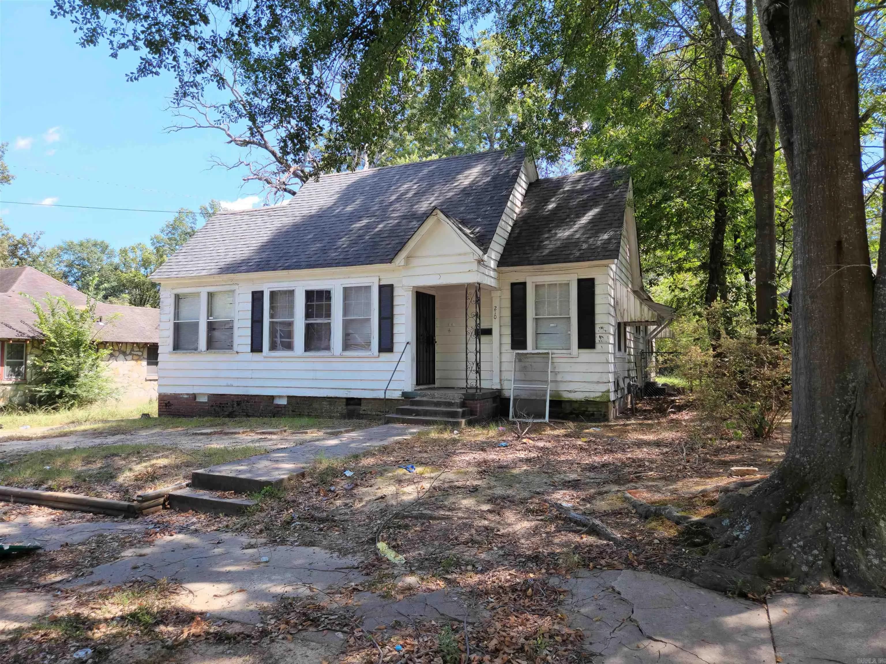 Property at 210 W 18th - Image 1