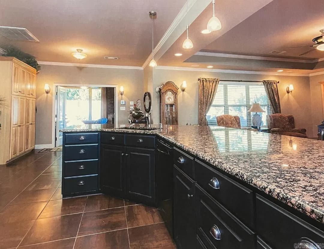 Property at 256  Mapleleaf - Image 15