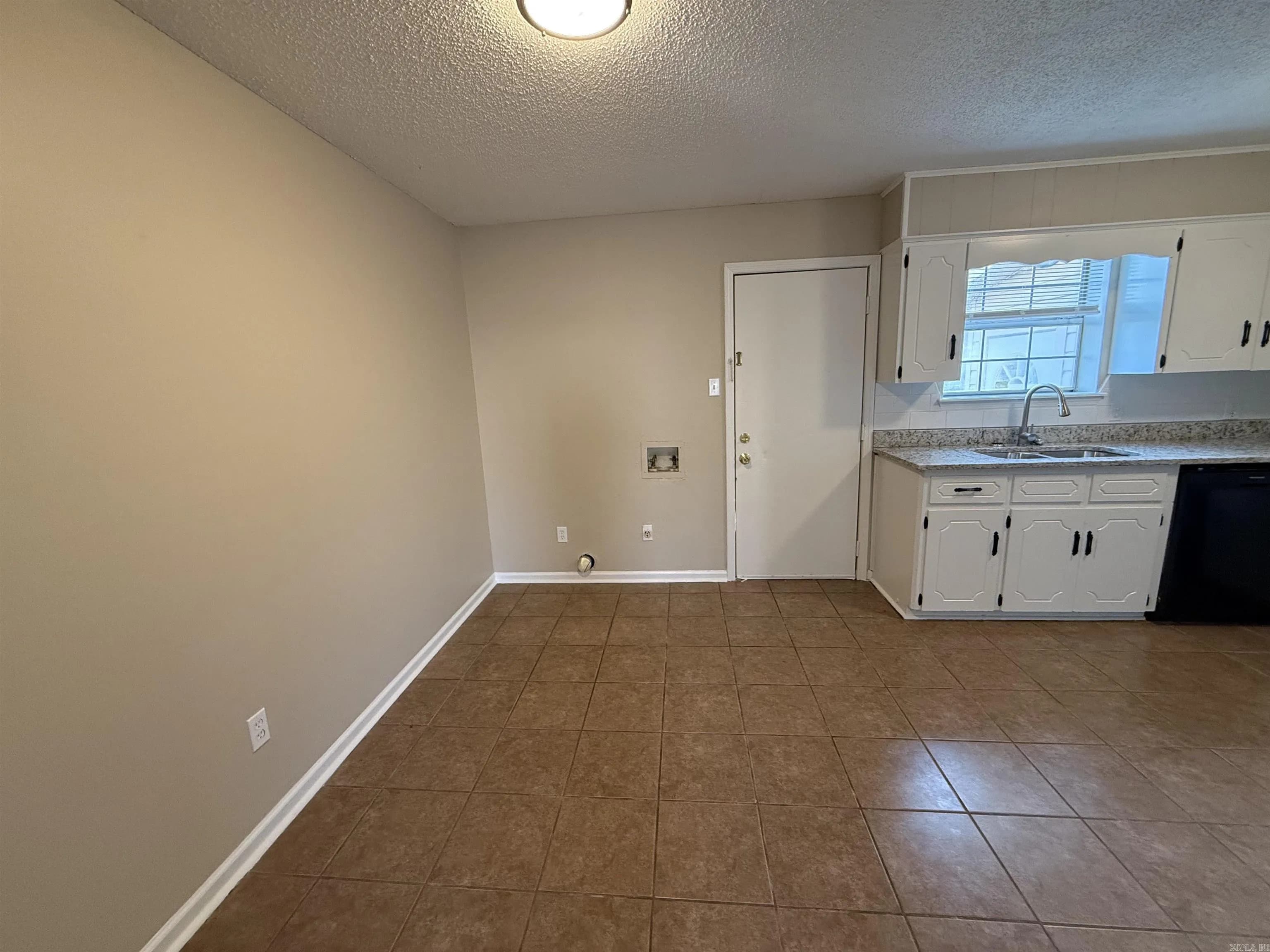 Property at 1099 W Elm, B - Image 4