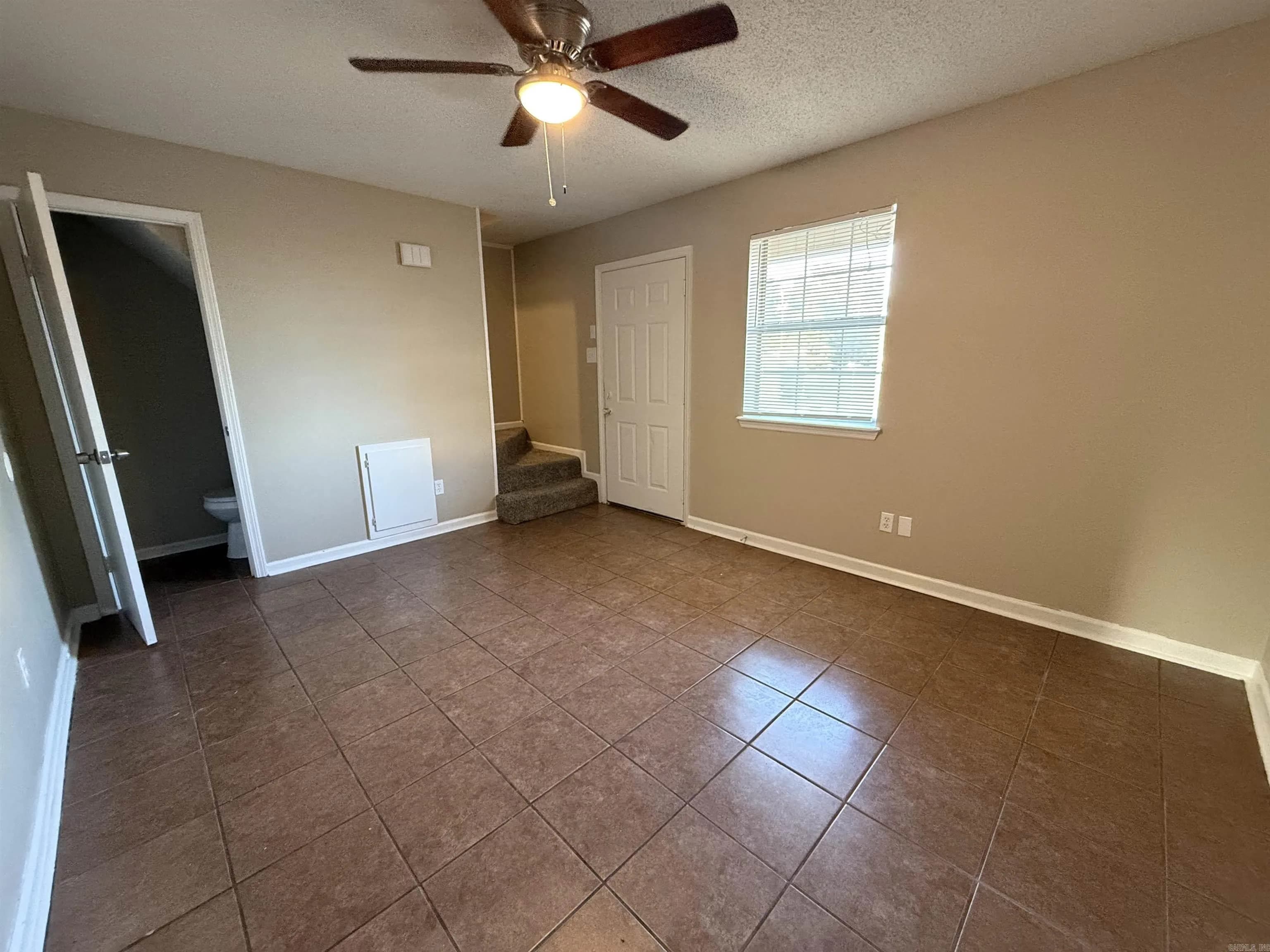 Property at 1099 W Elm, B - Image 3