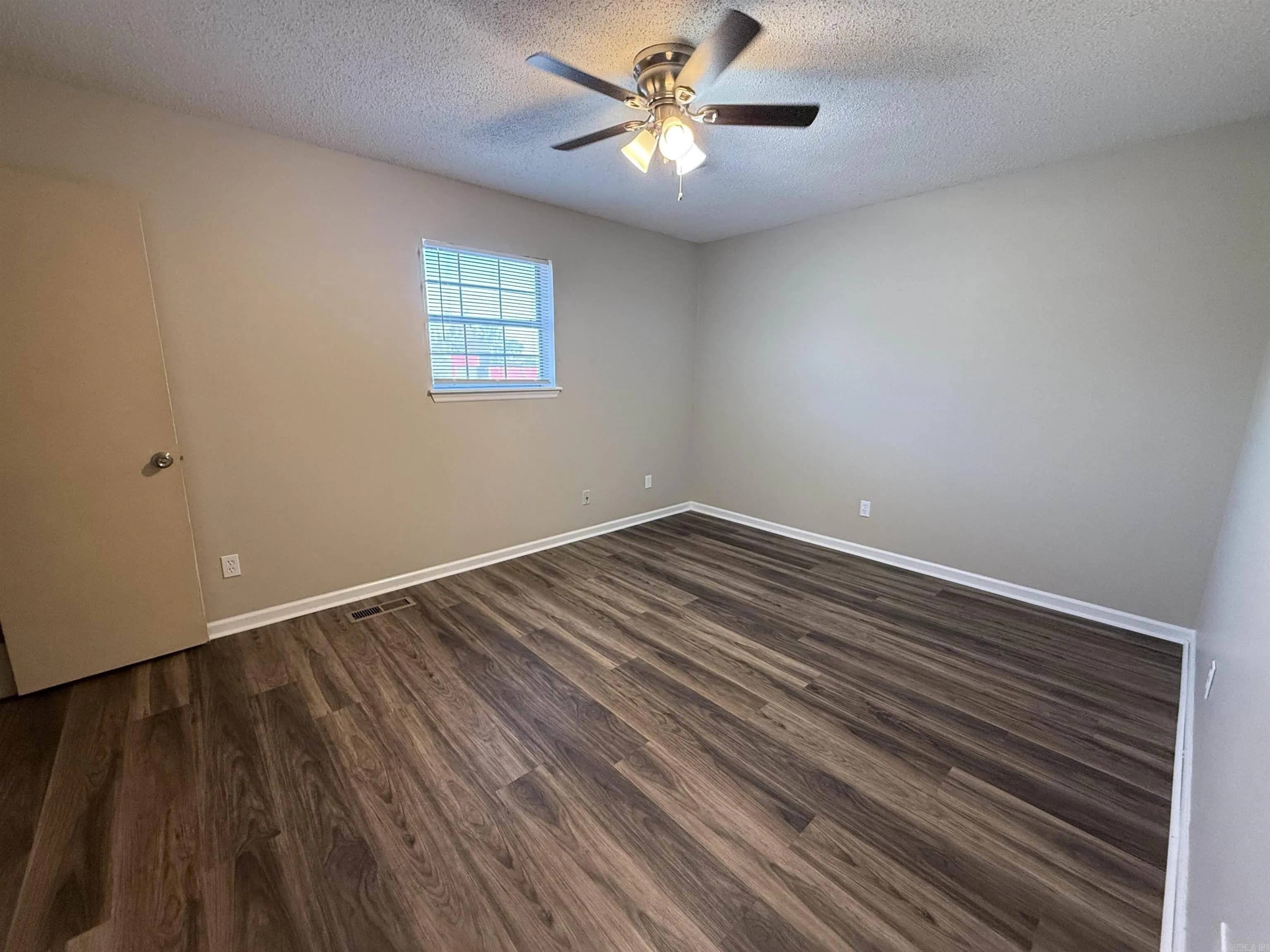 Property at 1099 W Elm, B - Image 9