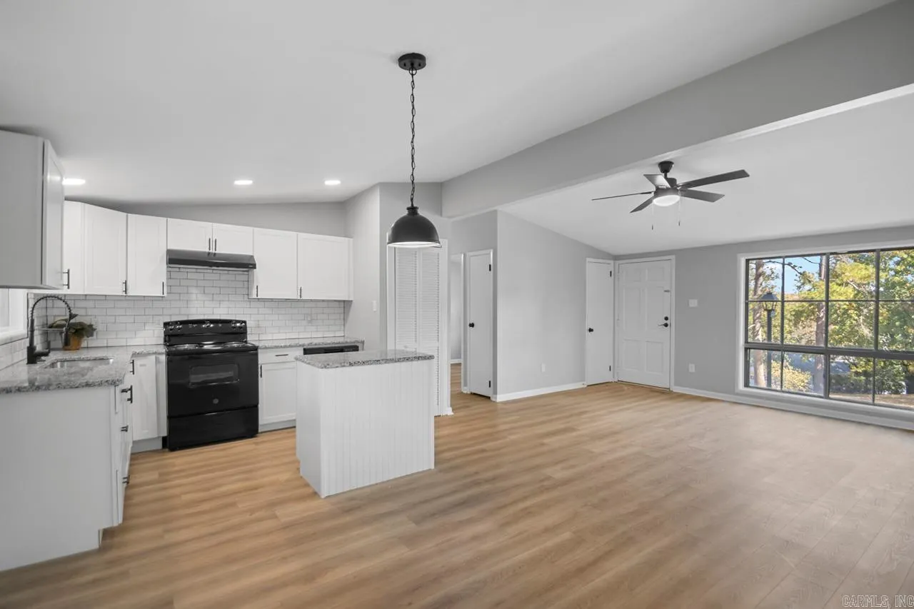 Property at 14  White oak - Image 13
