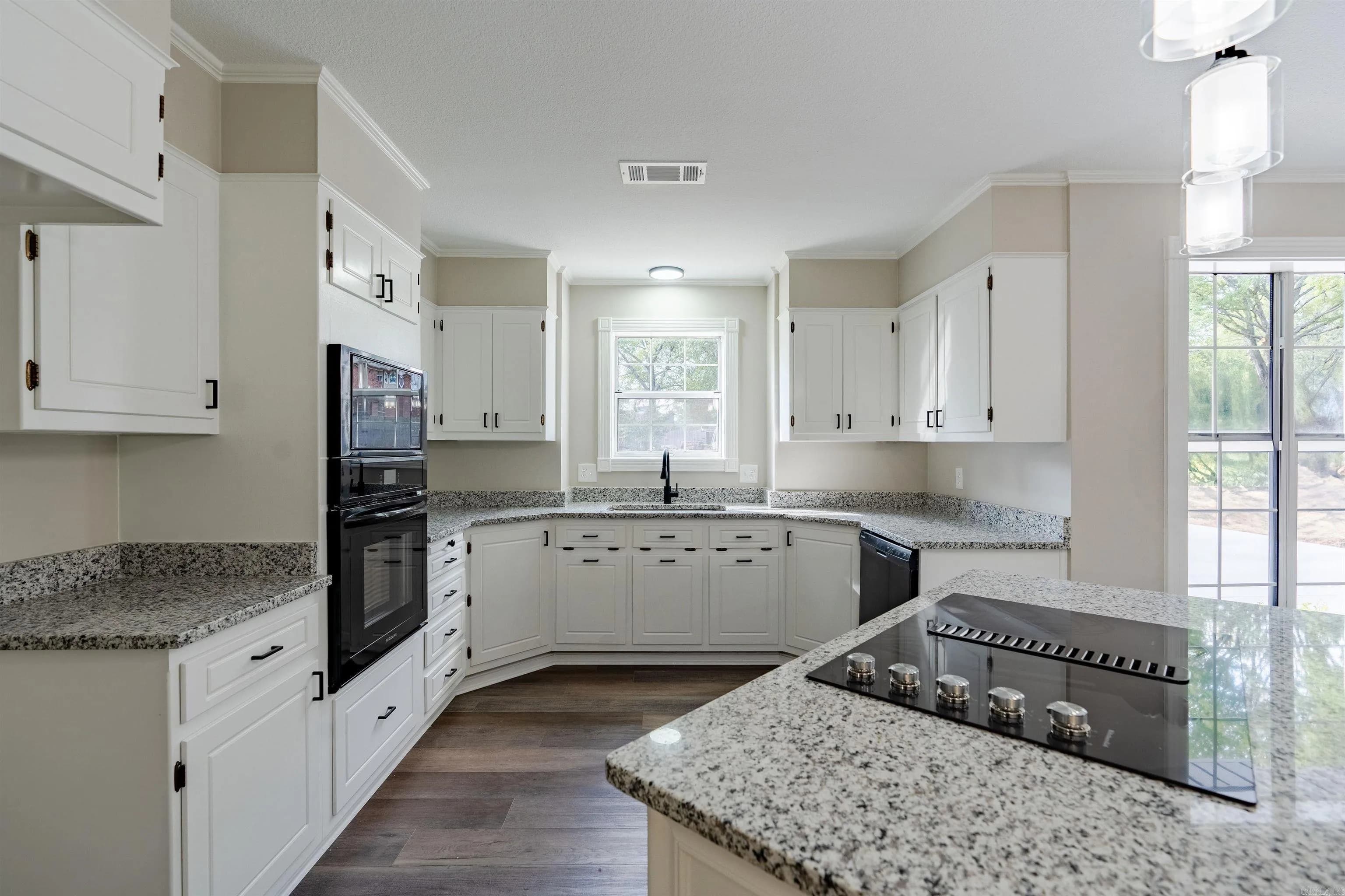 Property at 616  Live oak - Image 15