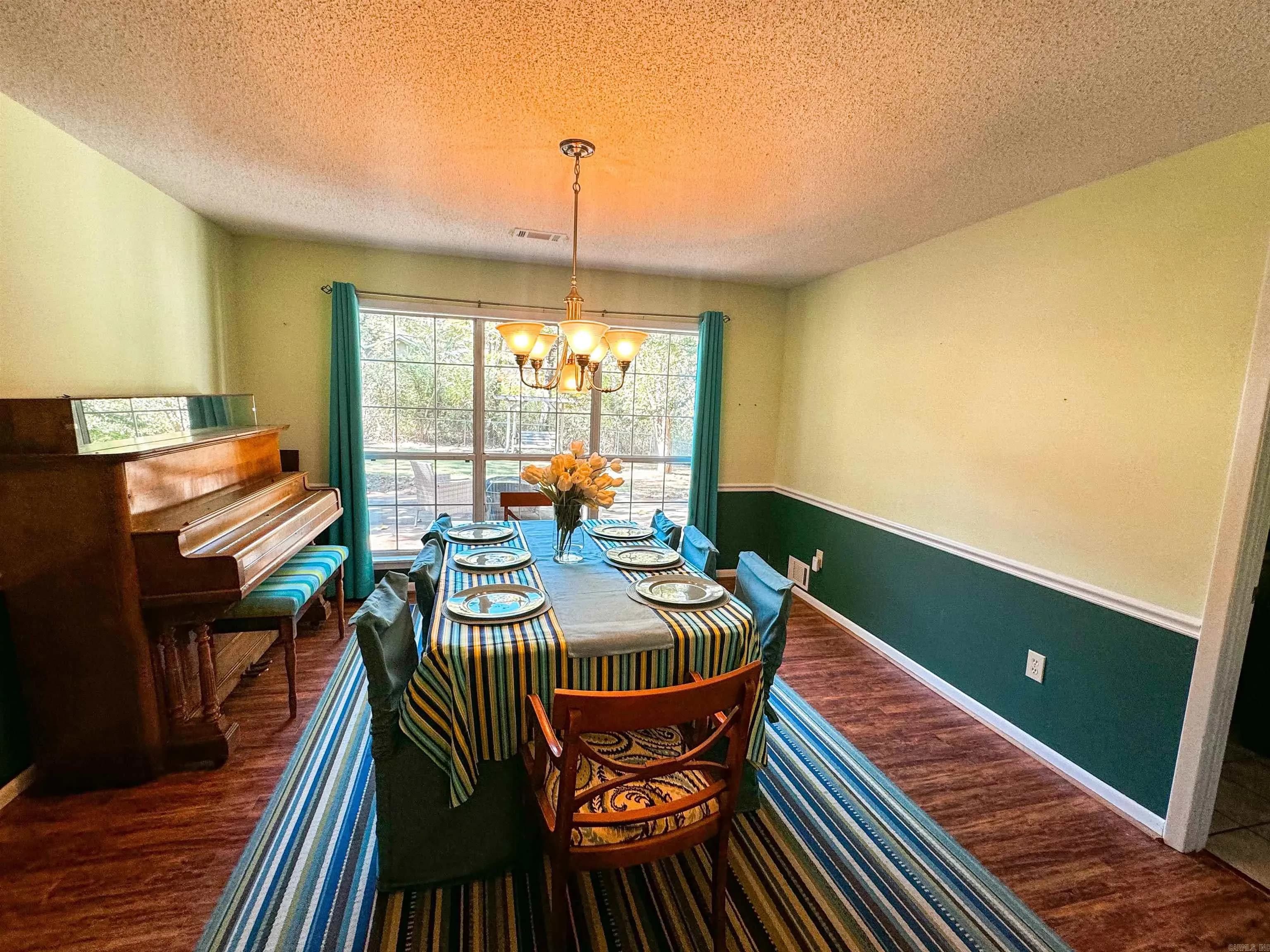 Property at 907 N Cedar - Image 20
