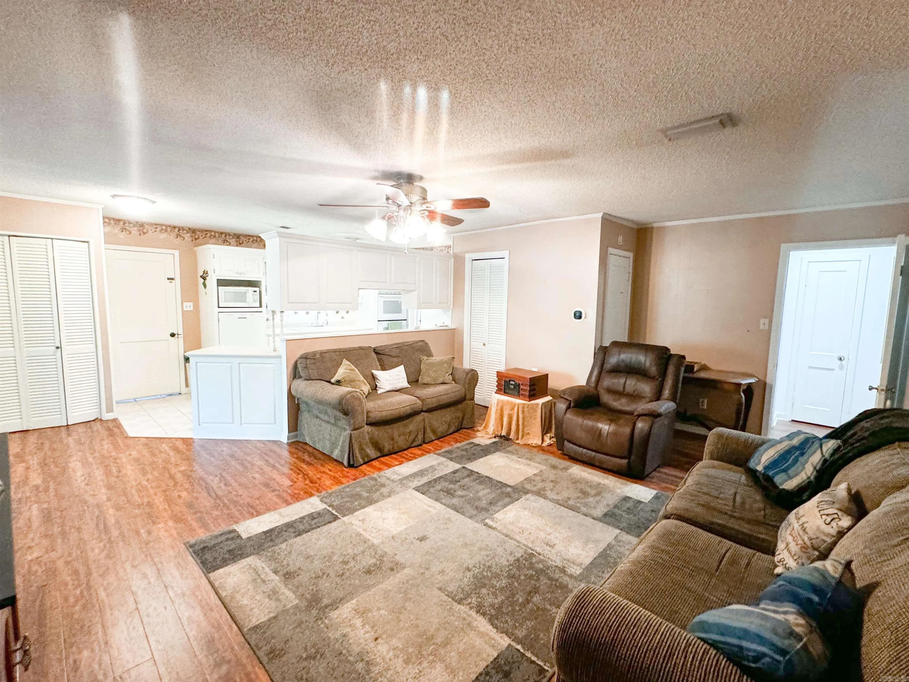 Property at 907 N Cedar - Image 16
