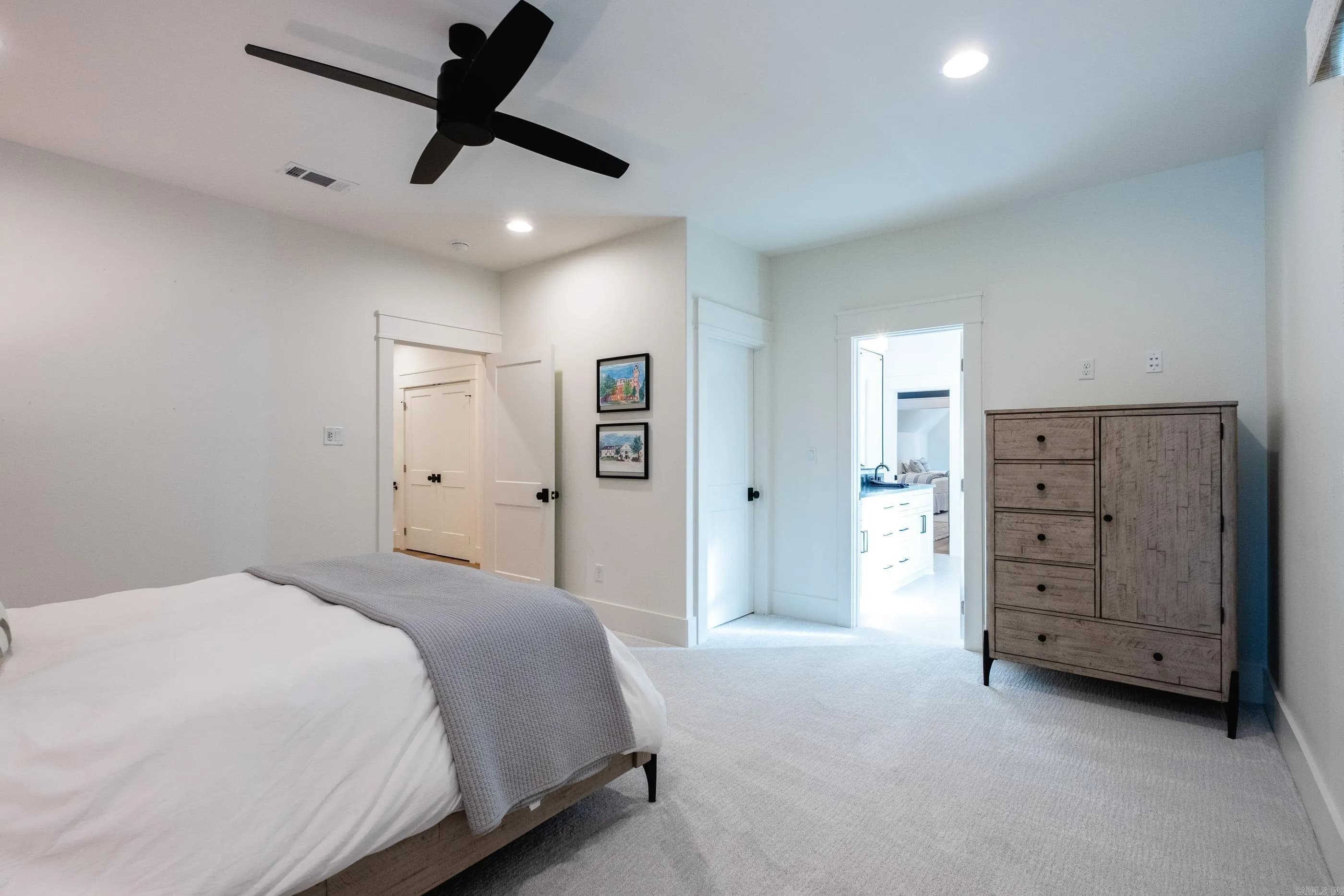 Property at 100  Hallen - Image 37