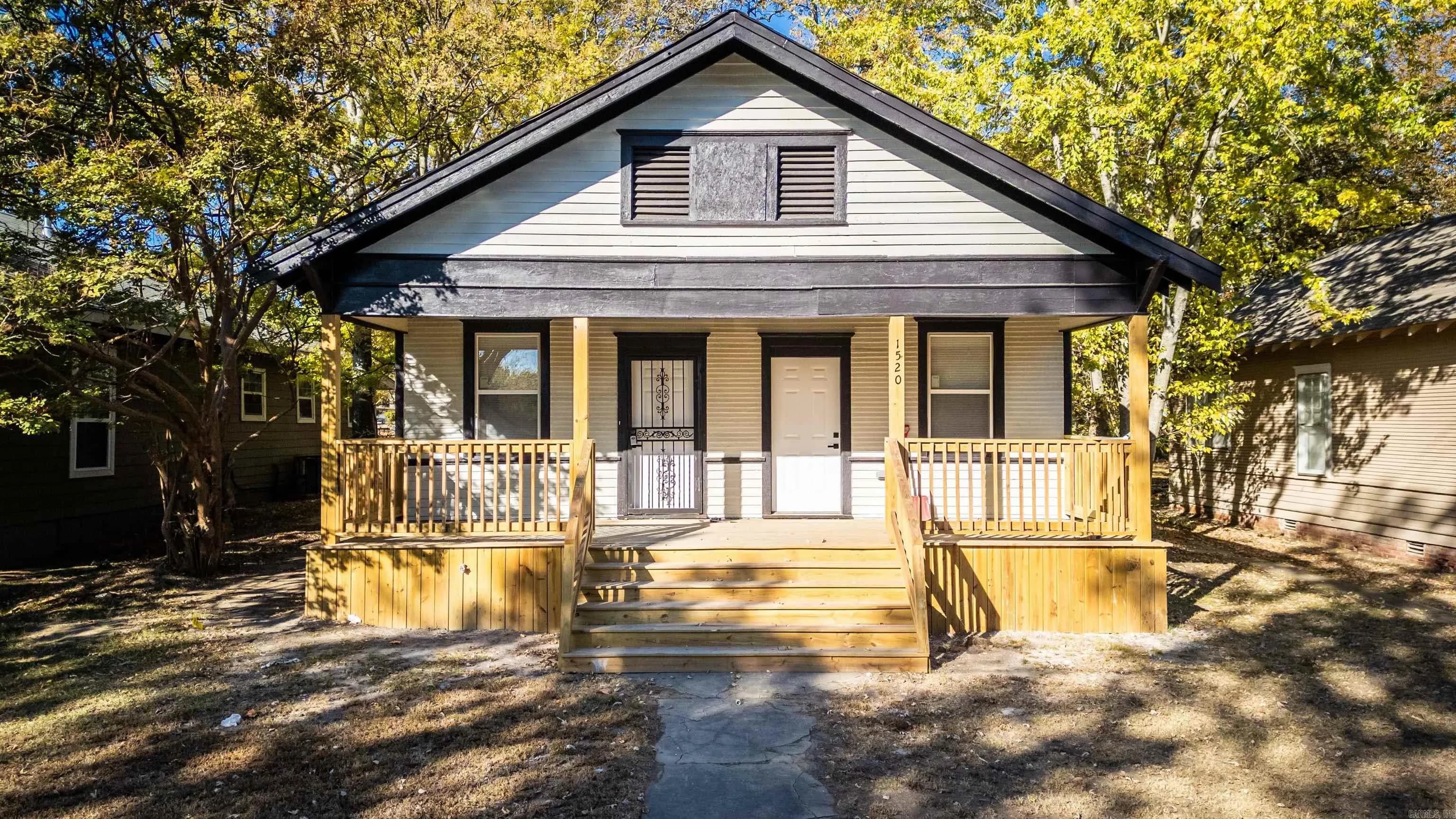 Property at 1520 S Elm - Image 6