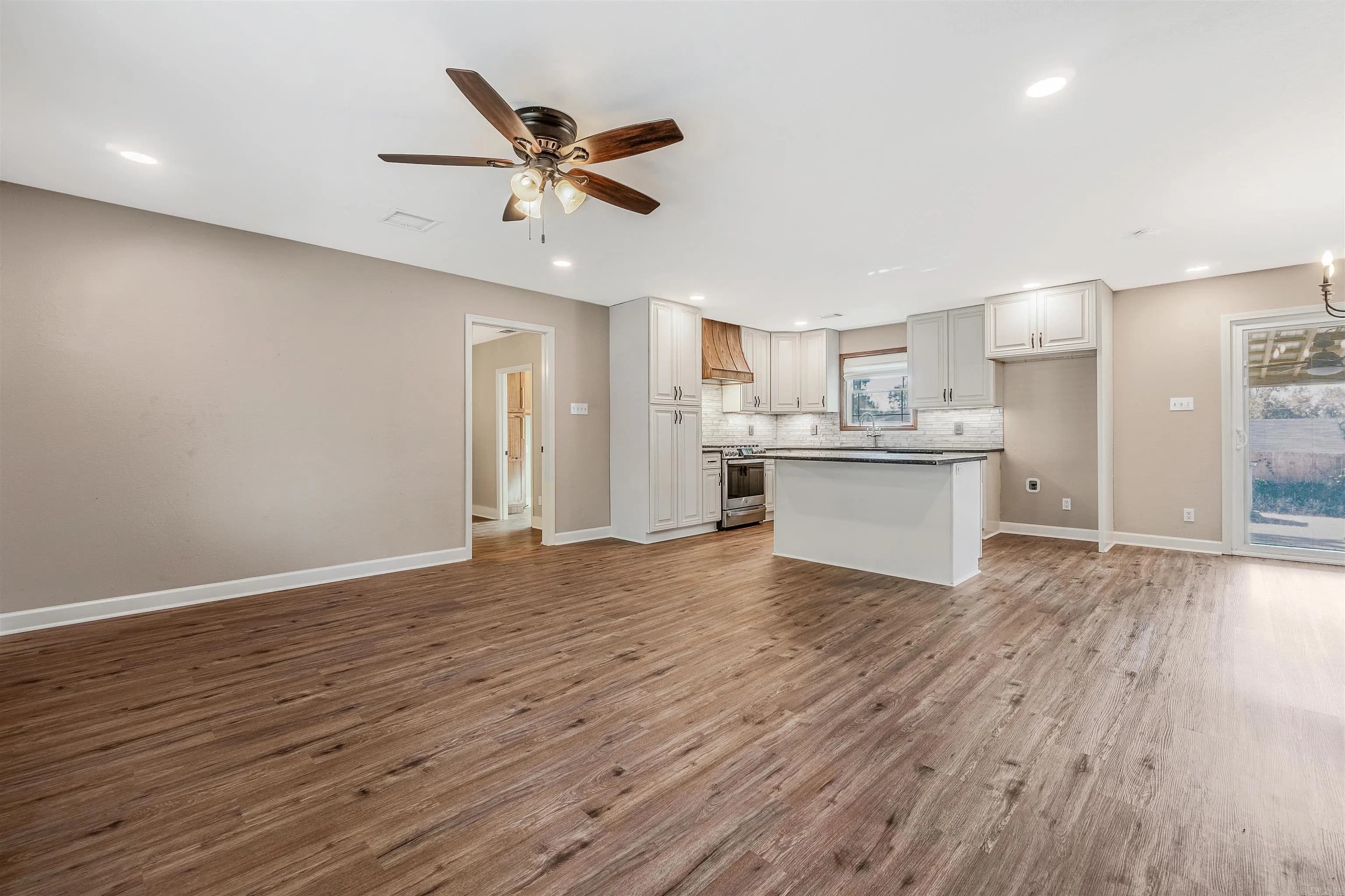Property at 304  Parkdale - Image 20
