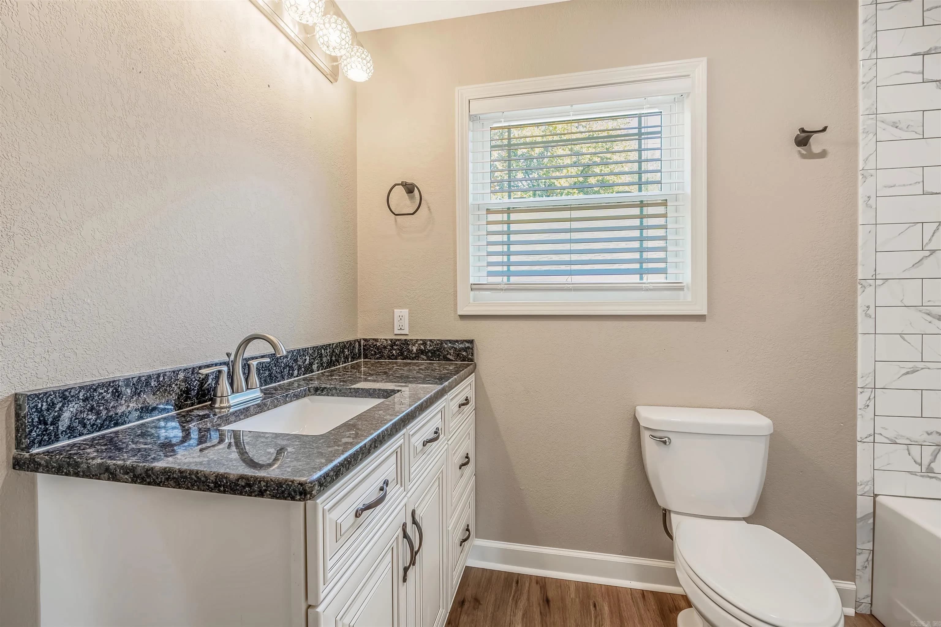Property at 304  Parkdale - Image 34