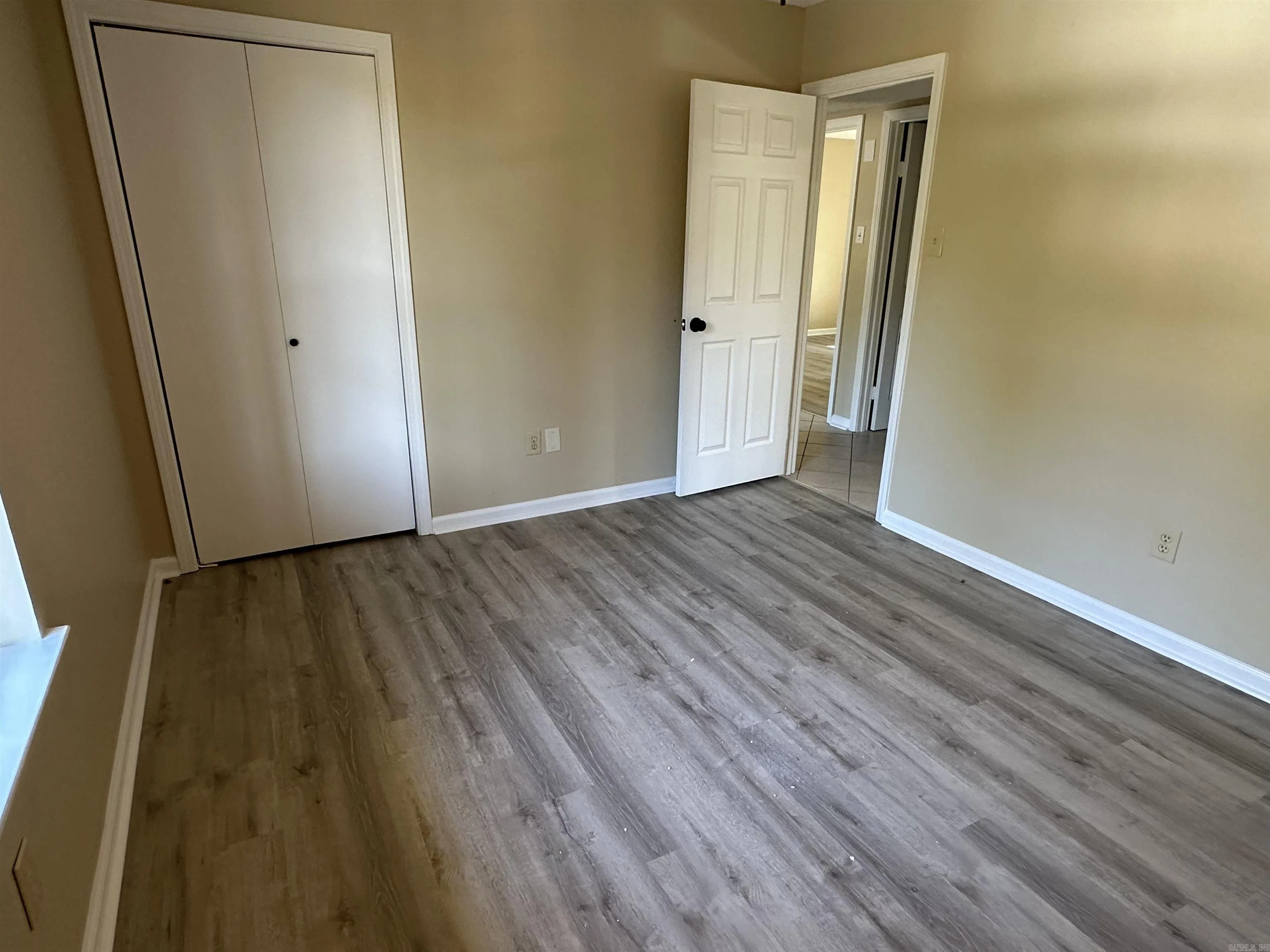Property at 5  Point west - Image 26
