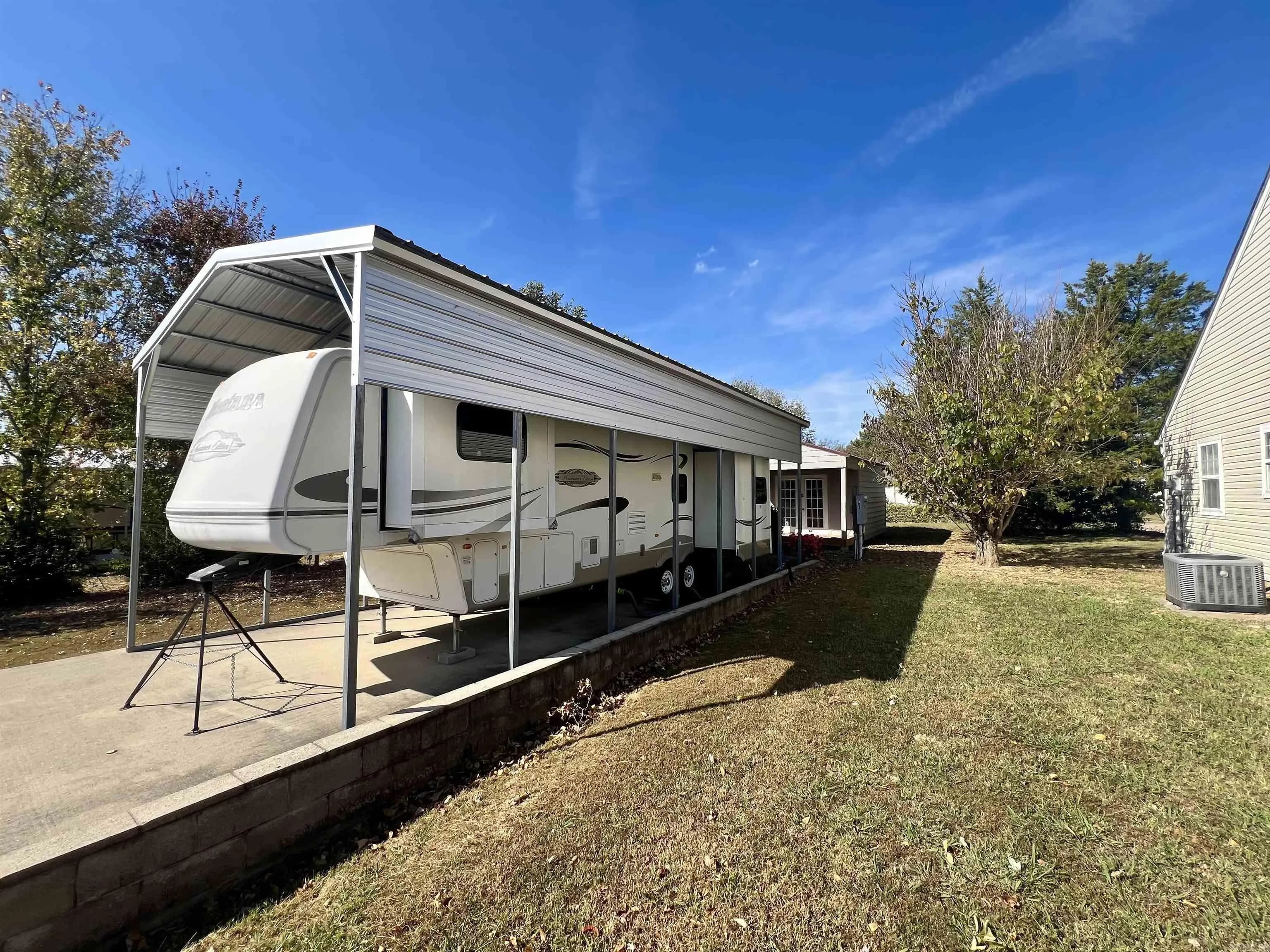 Property at 703  Mountain cove - Image 8